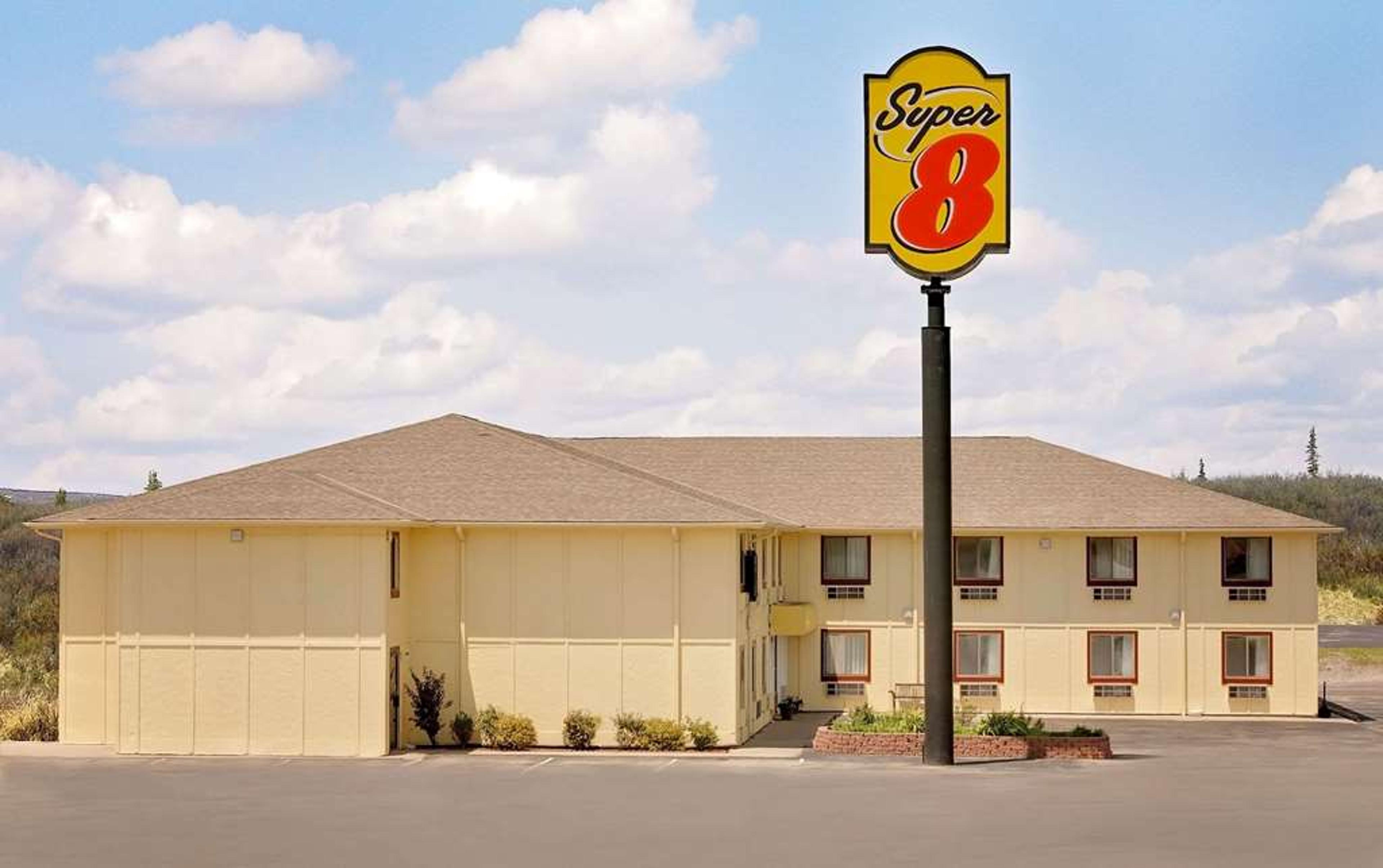 SUPER 8 BY WYNDHAM ROCK PORT MO