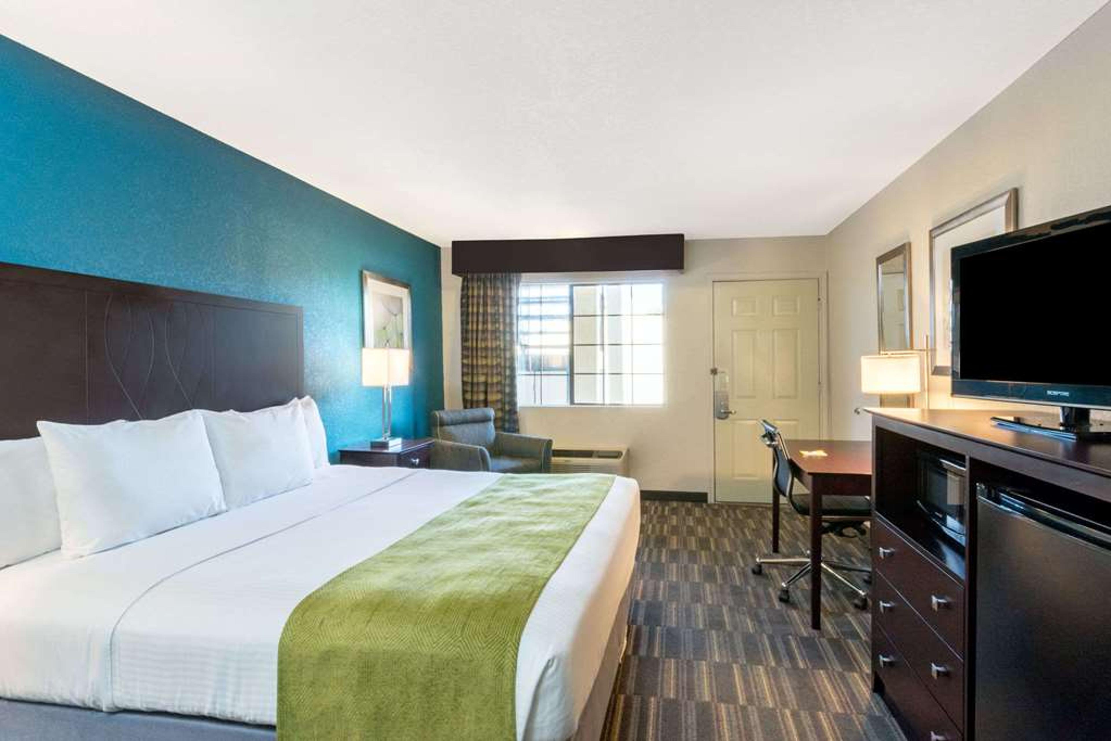 DAYS INN SNYDER