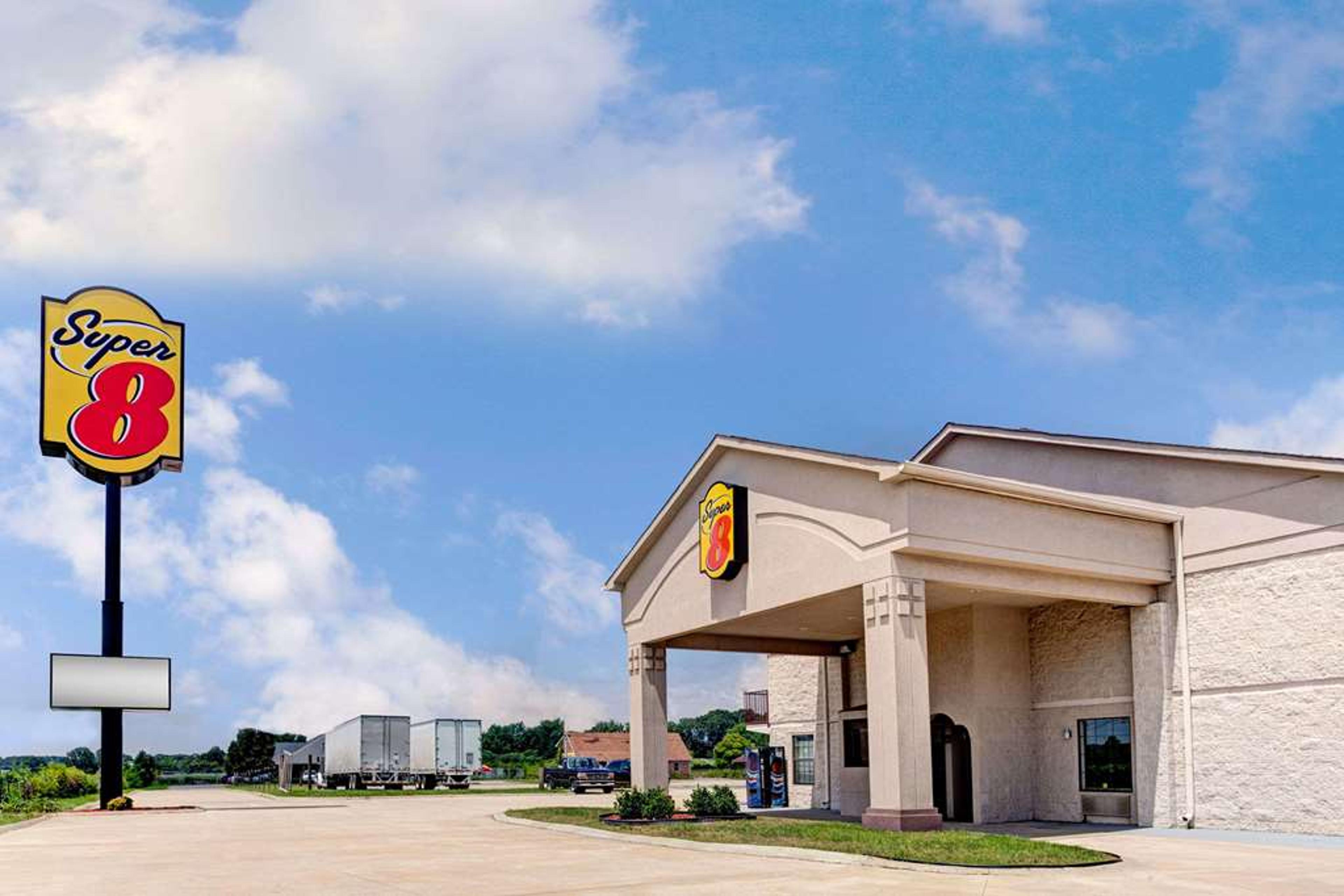 SUPER 8 BY WYNDHAM CLARKSVILLE EAST