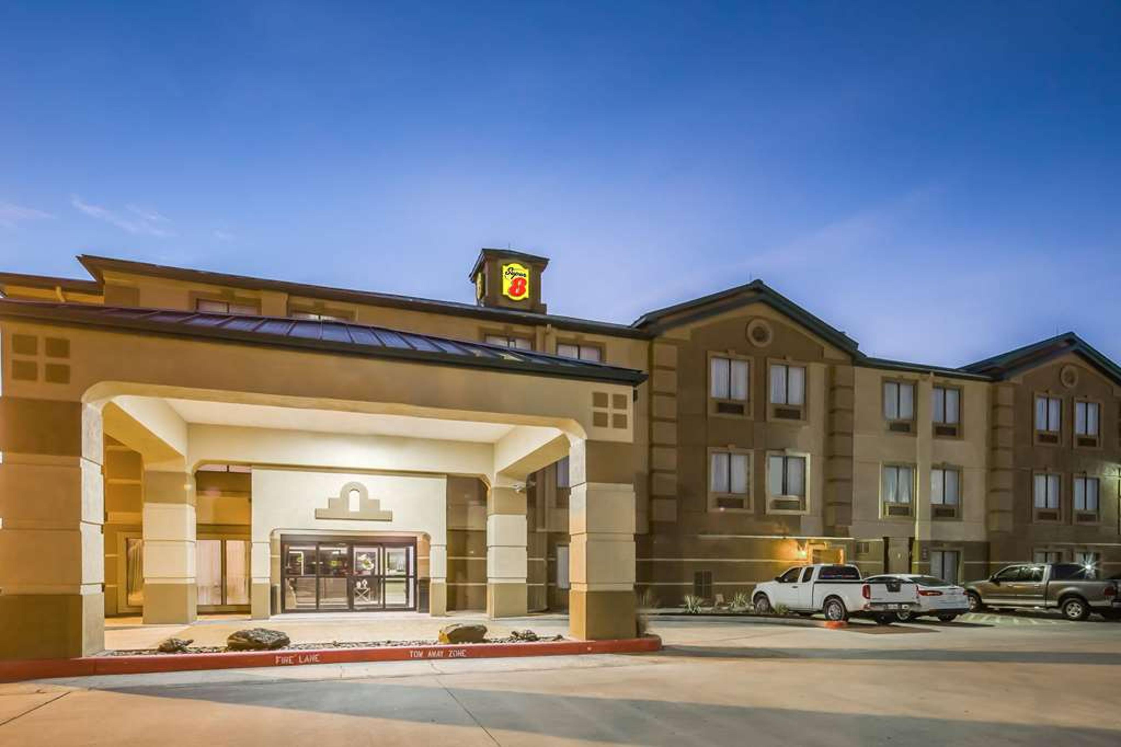 SUPER 8 BY WYNDHAM PORT ARTHUR/NEDE