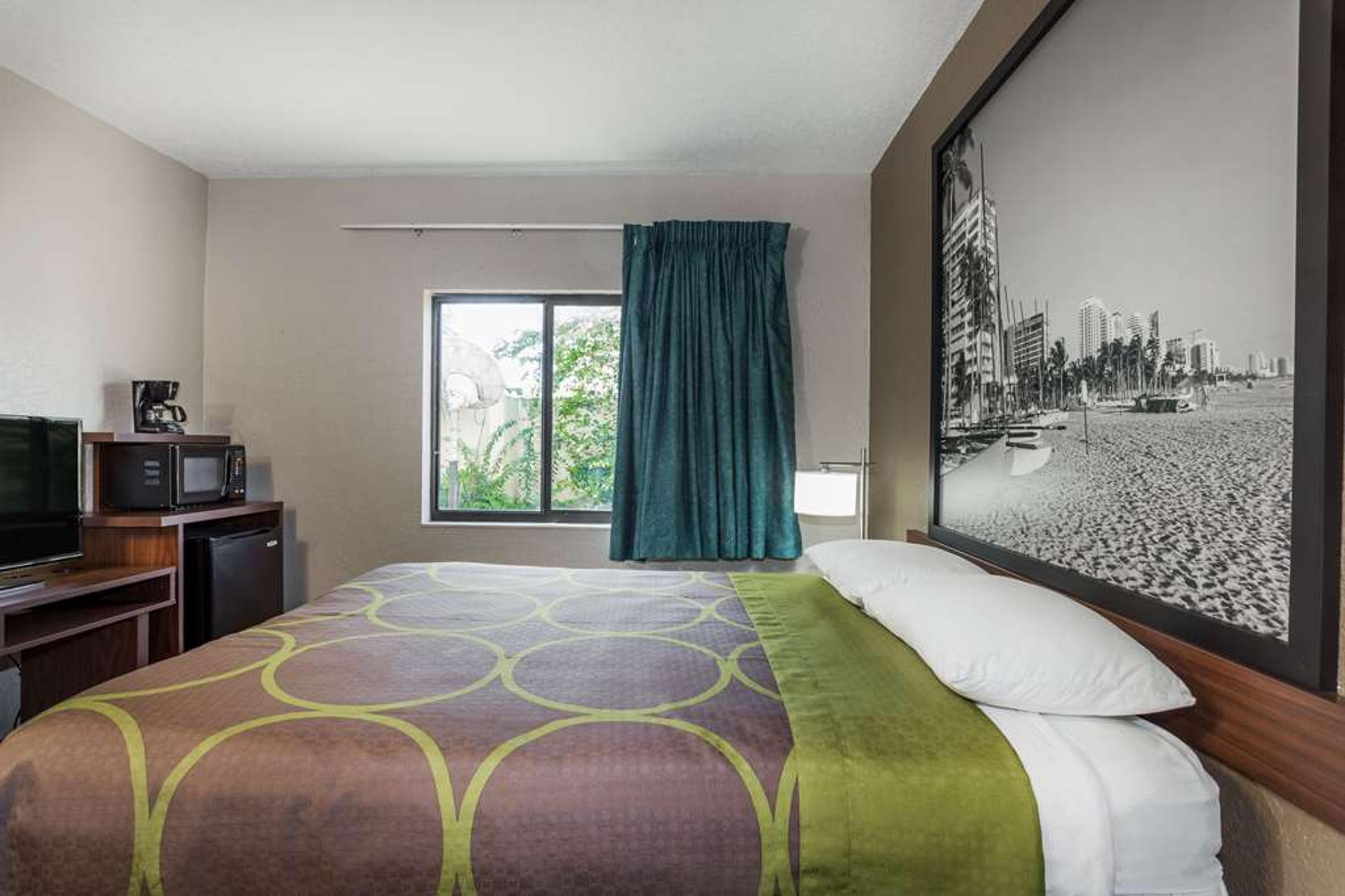 SUPER 8 POMPANO BEACH