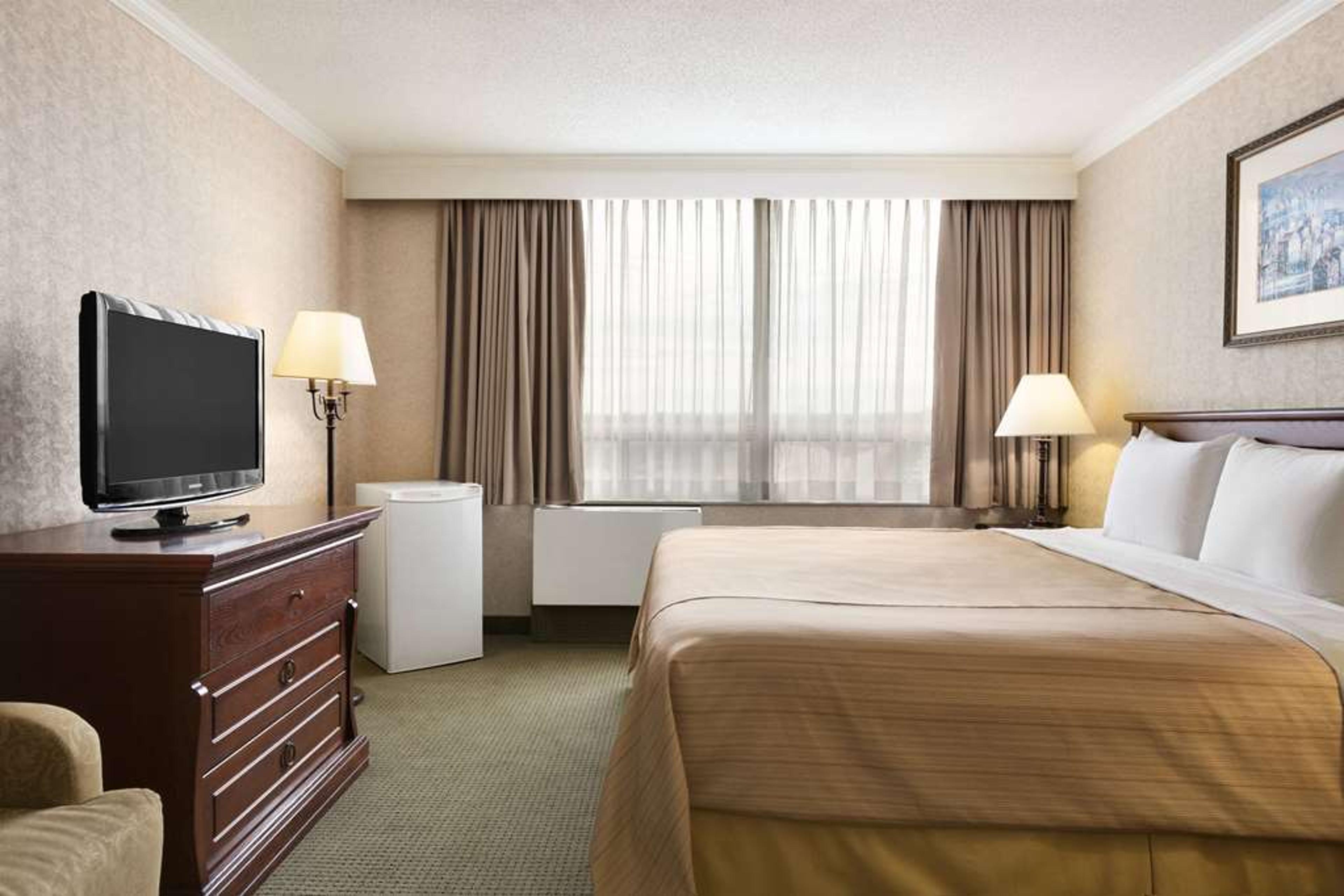 DAYS INN BY WYNDHAM, OTTAWA WEST