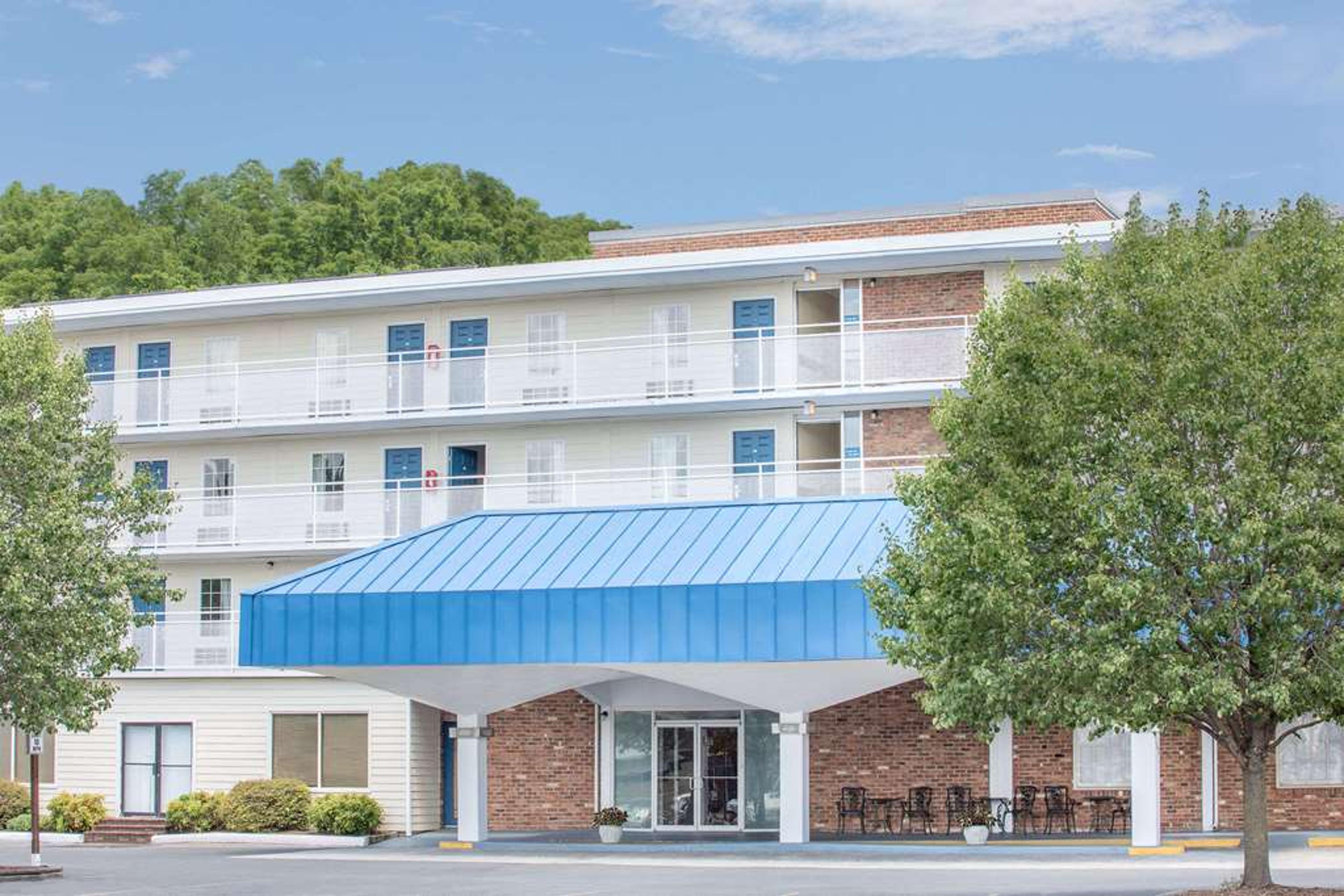 HOWARD JOHNSON BY WYNDHAM, STAUNTON