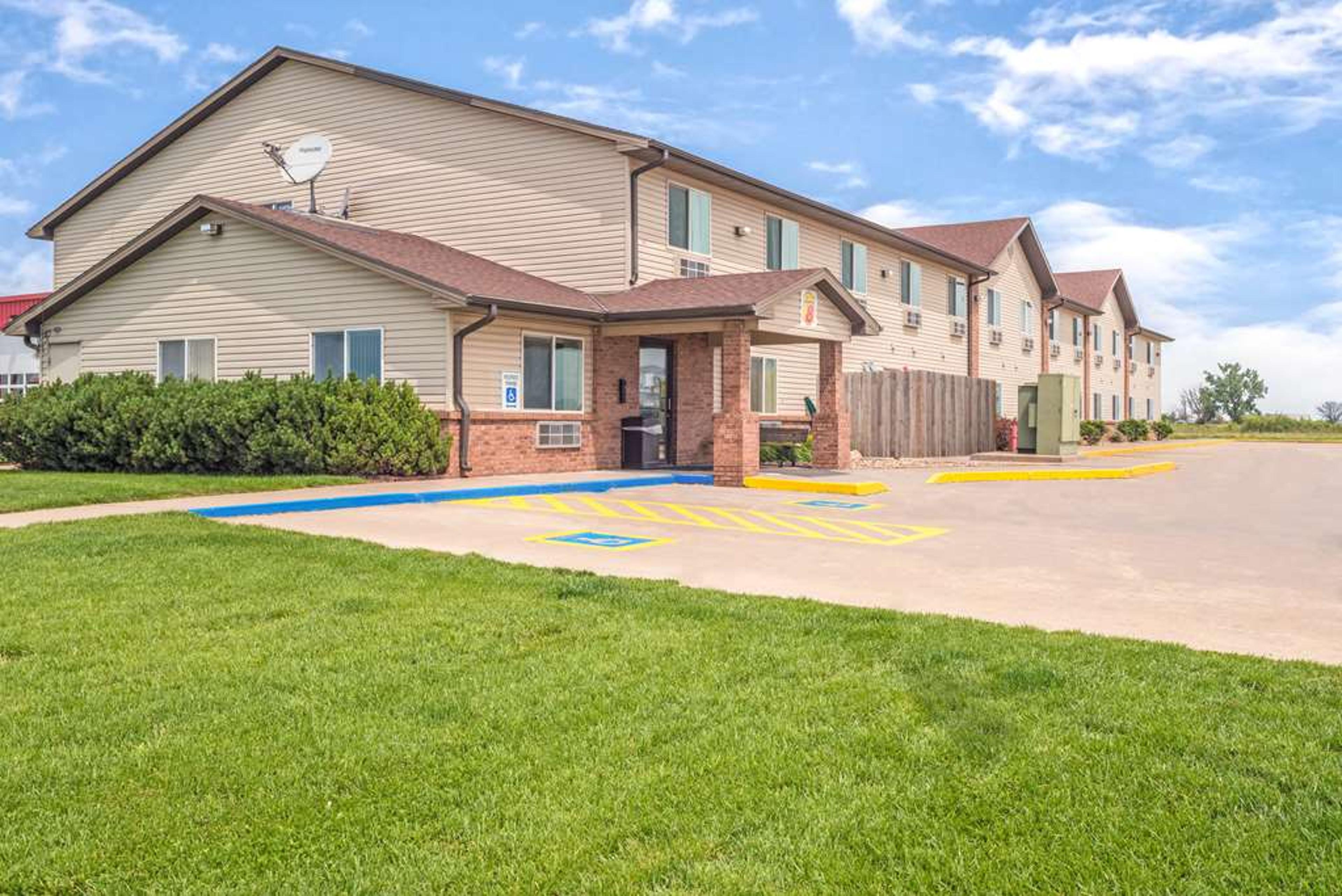 SUPER 8 BY WYNDHAM NEBRASKA CITY