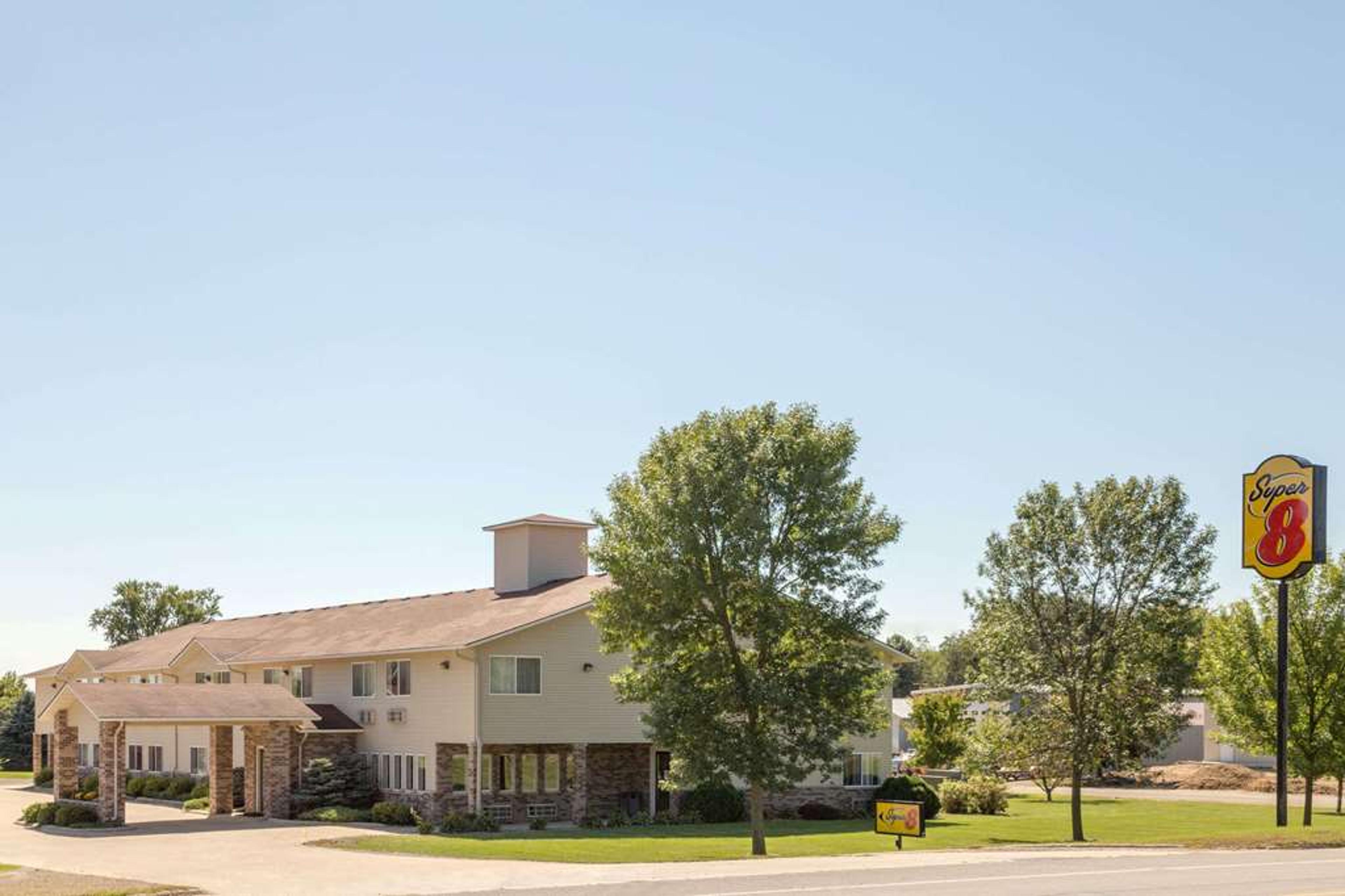 SUPER 8 BY WYNDHAM CRESCO IA