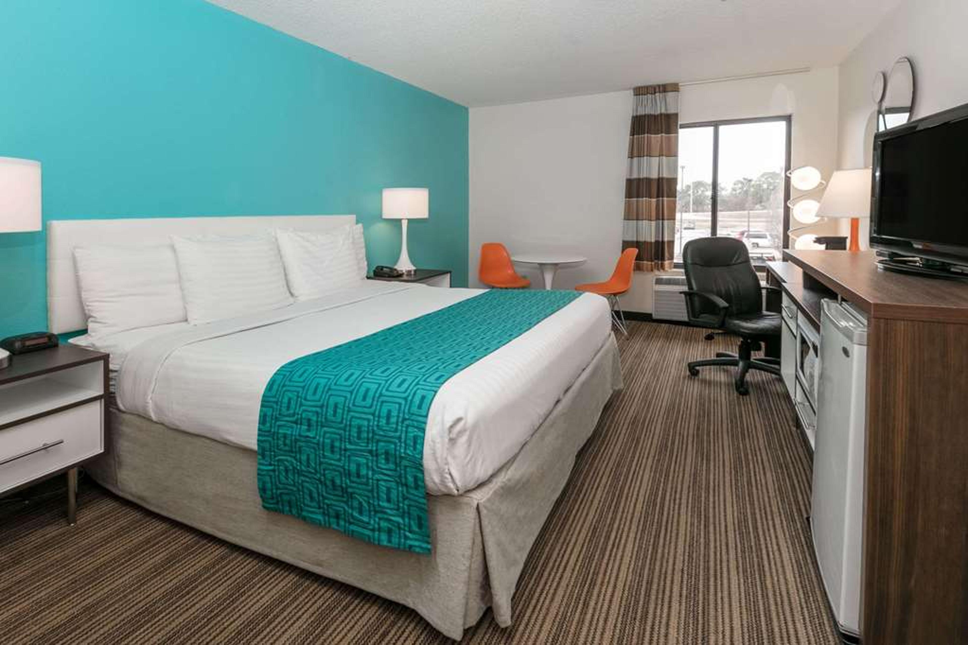 HOWARD JOHNSON BY WYNDHAM, SCOTT LA