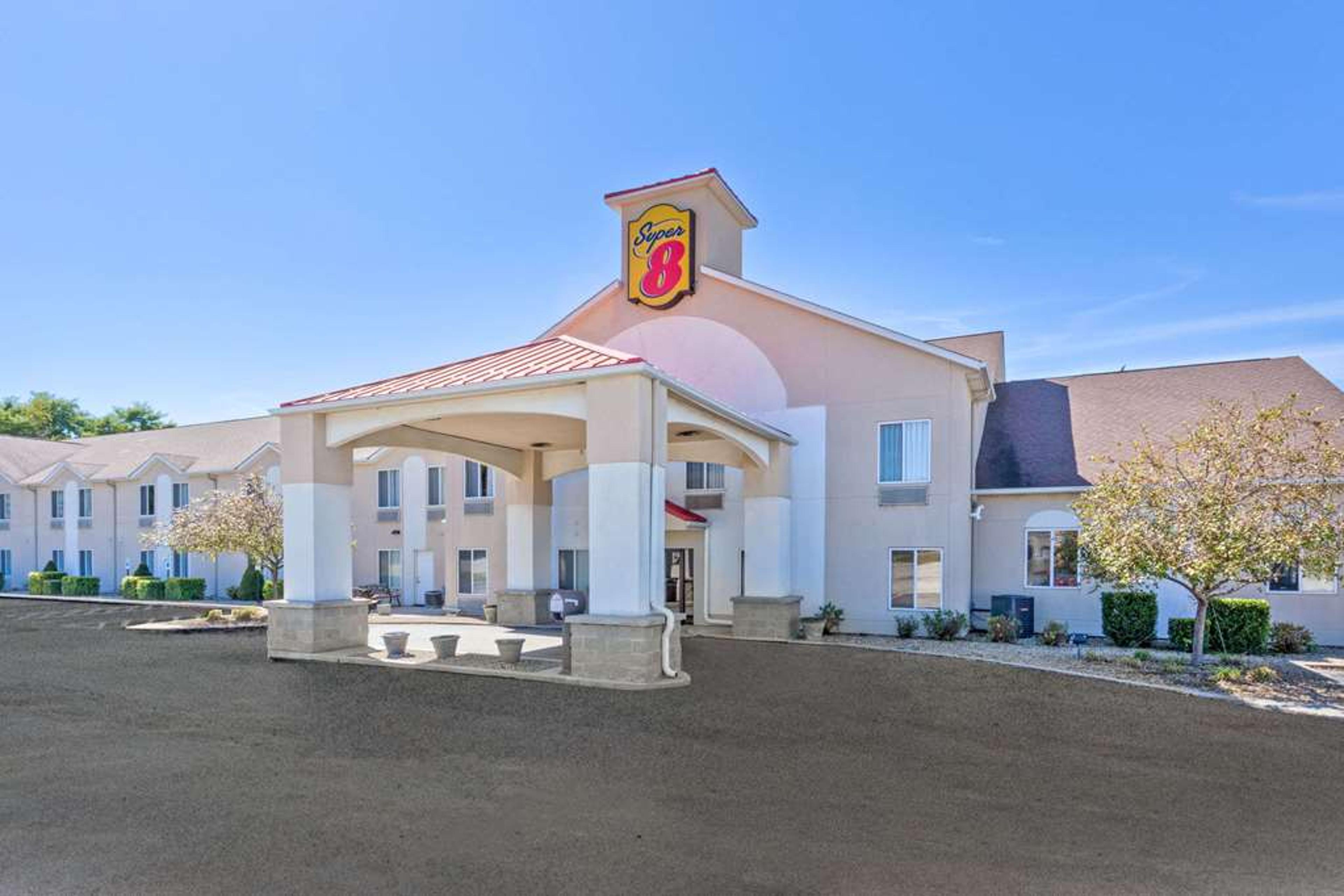 SUPER 8 BY WYNDHAM CLOVERDALE