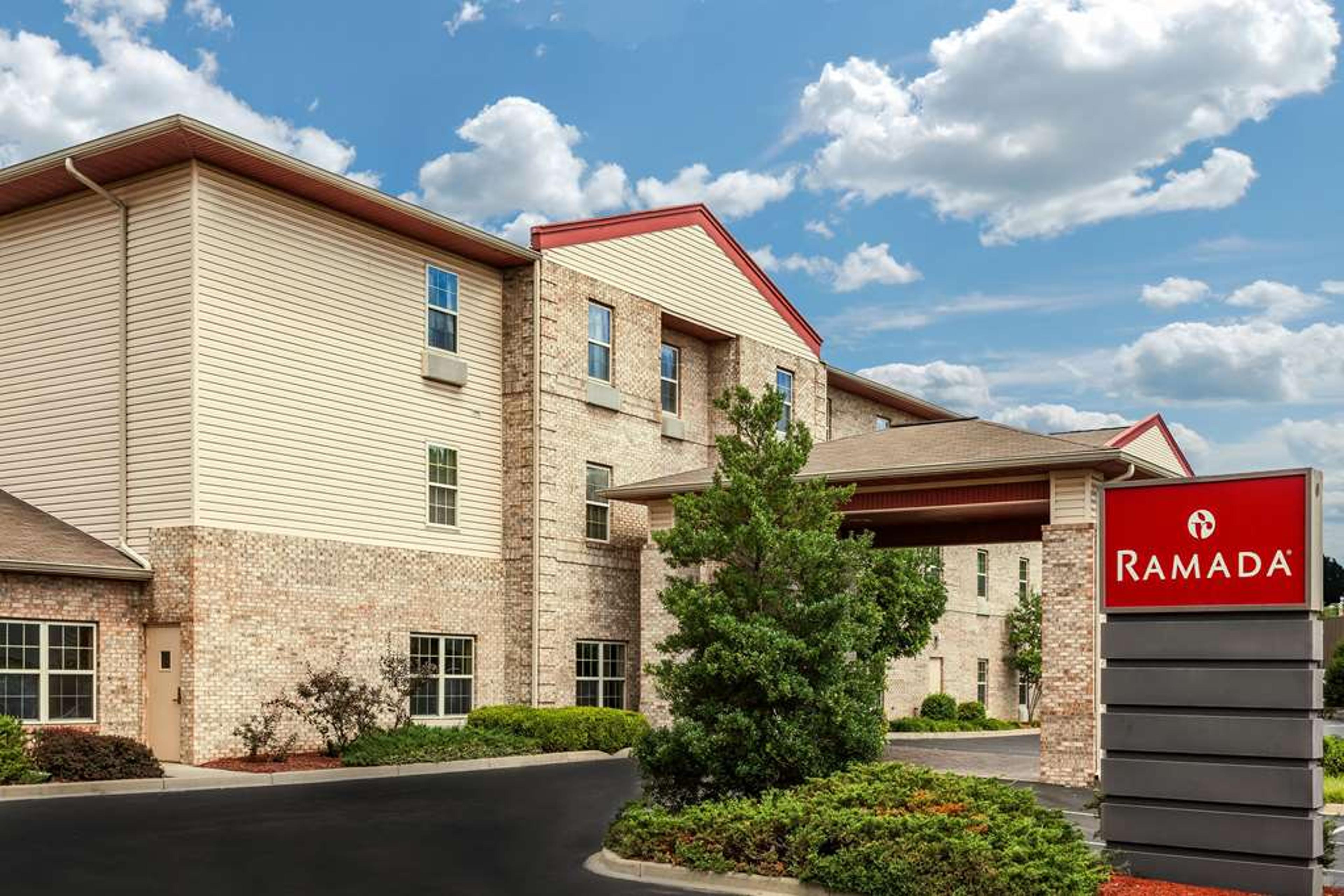 RAMADA BY WYNDHAM, SELLERSBURG/LOUI