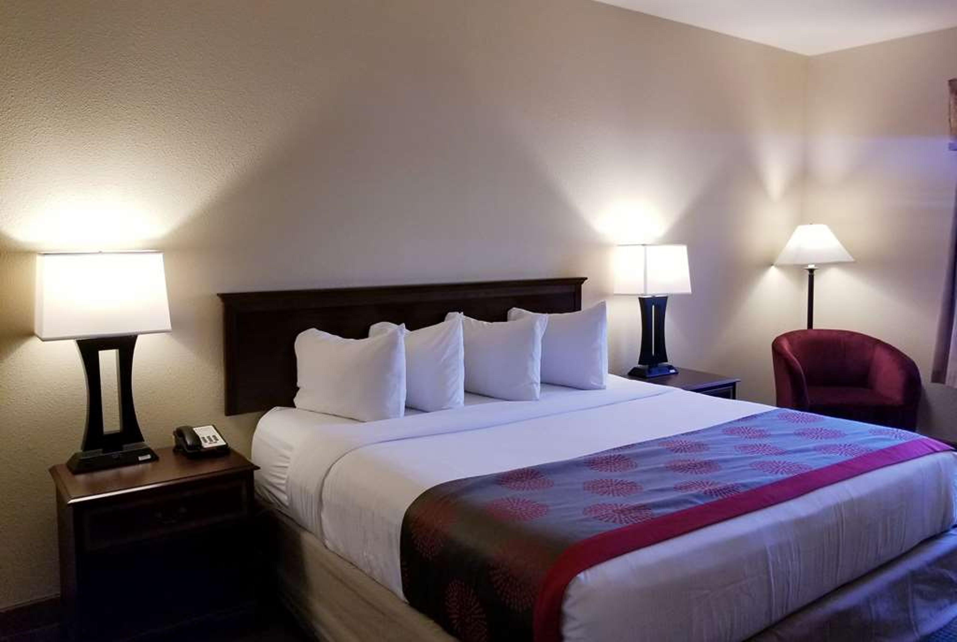 RAMADA BY WYNDHAM, SELLERSBURG/LOUI