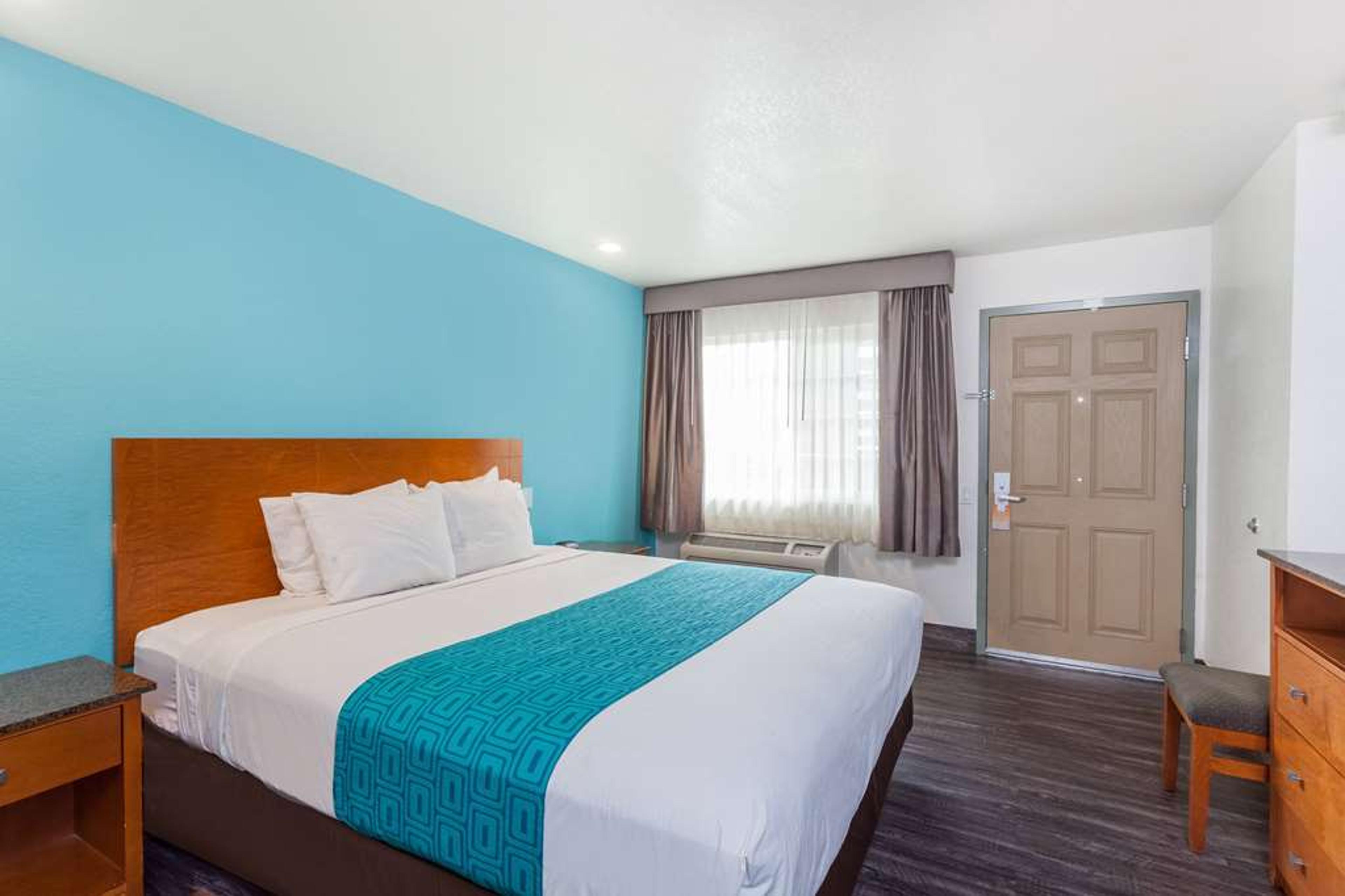 HOWARD JOHNSON BY WYNDHAM, NATIONAL