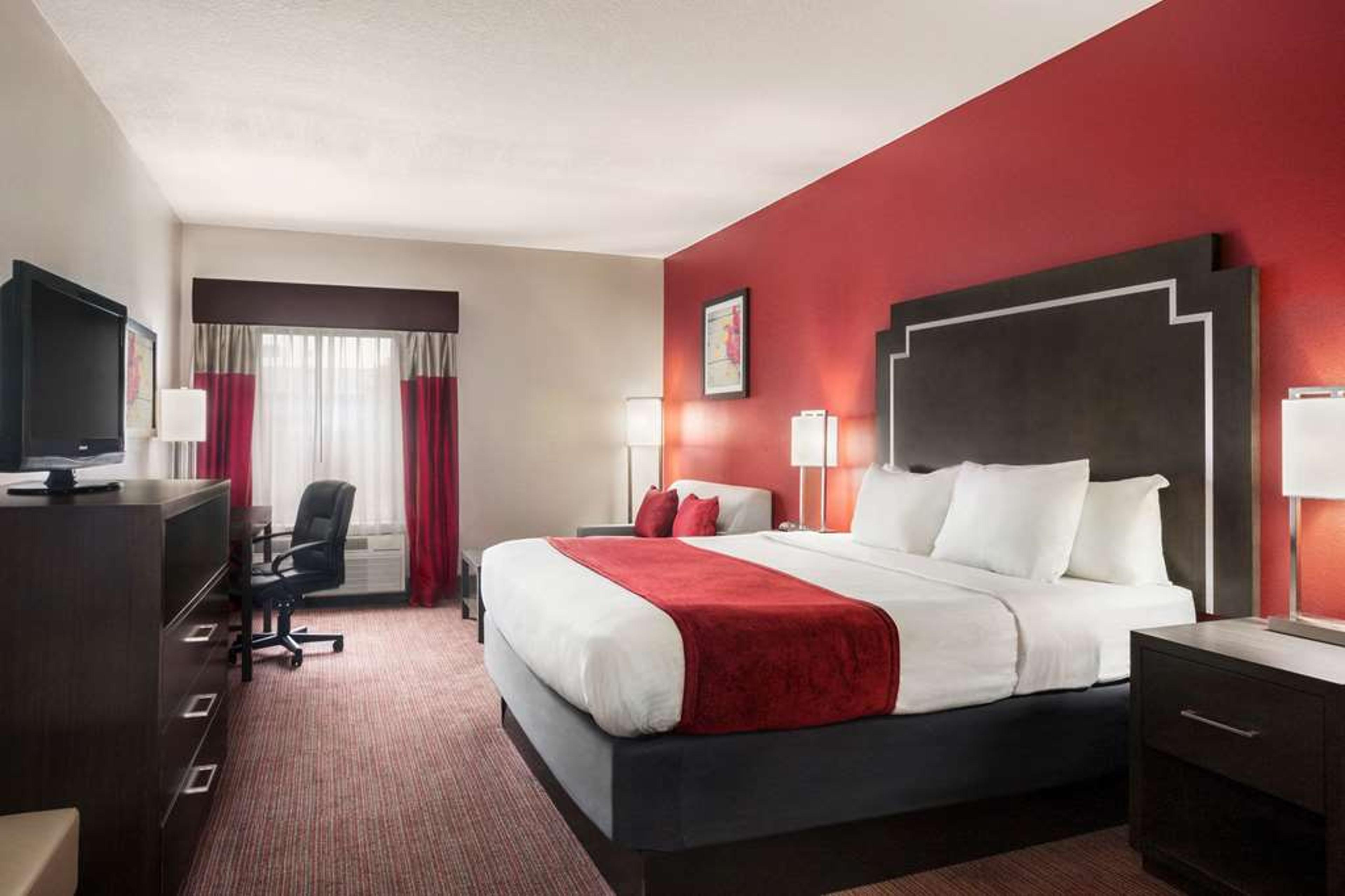 DAYS INN & SUITES BY WYNDHAM MURFRE