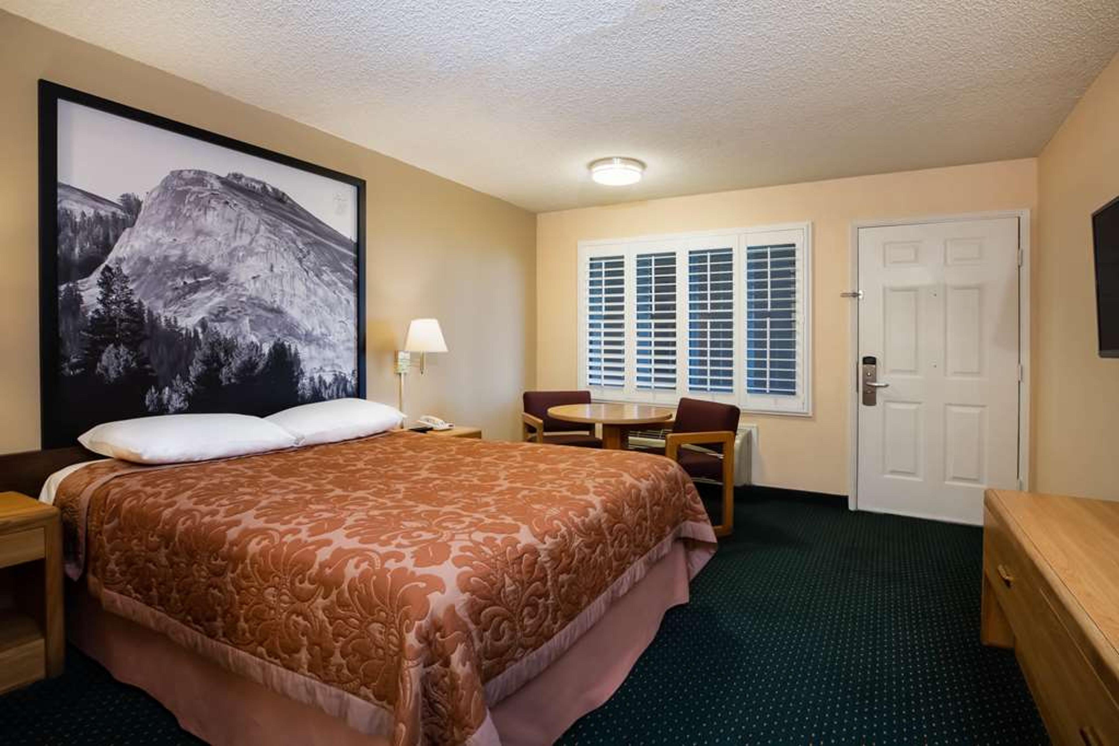 SUPER 8 BY WYNDHAM LINDSAY OLIVE TR