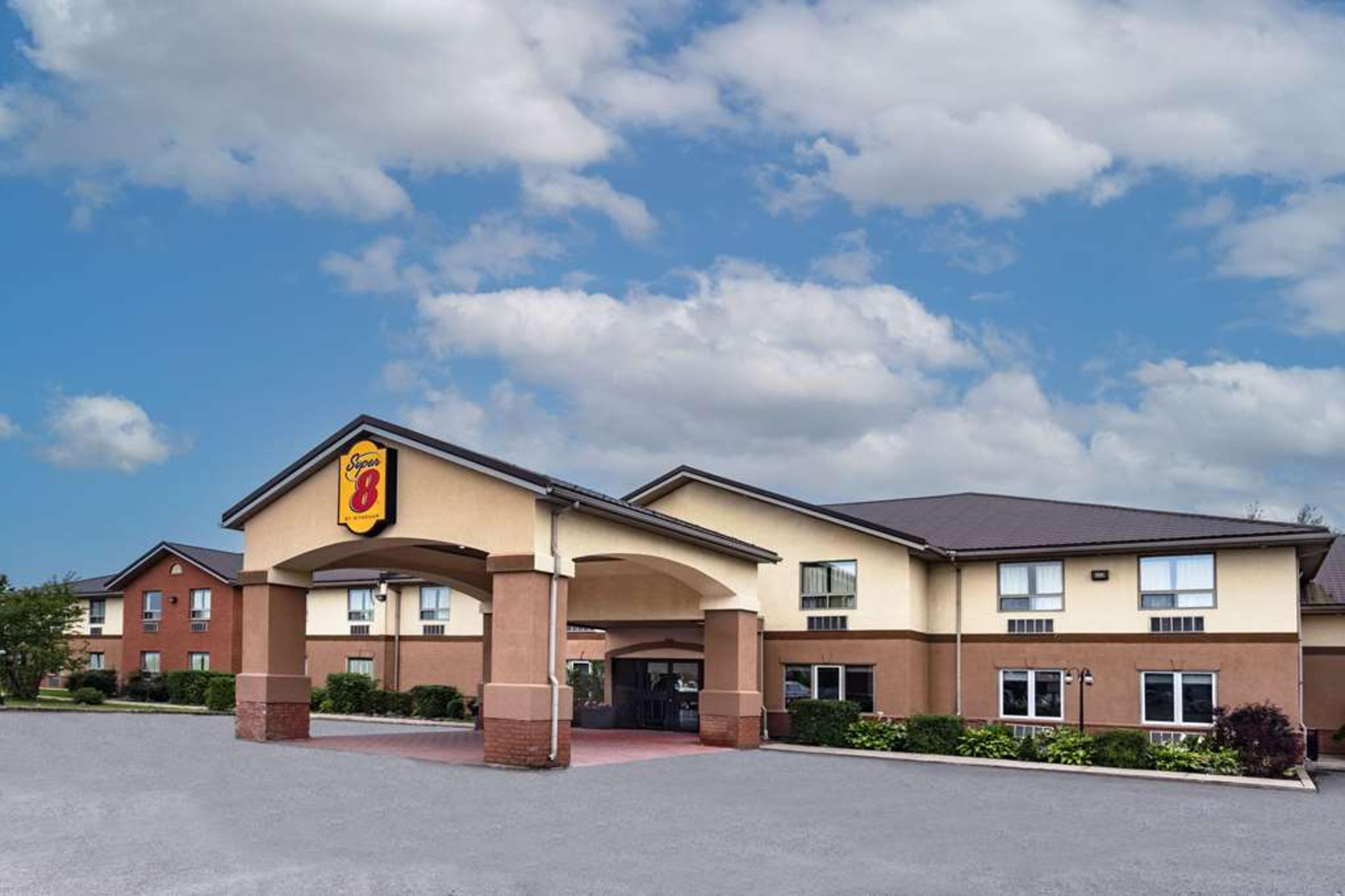 SUPER 8 BY WYNDHAM CORNWALL ON