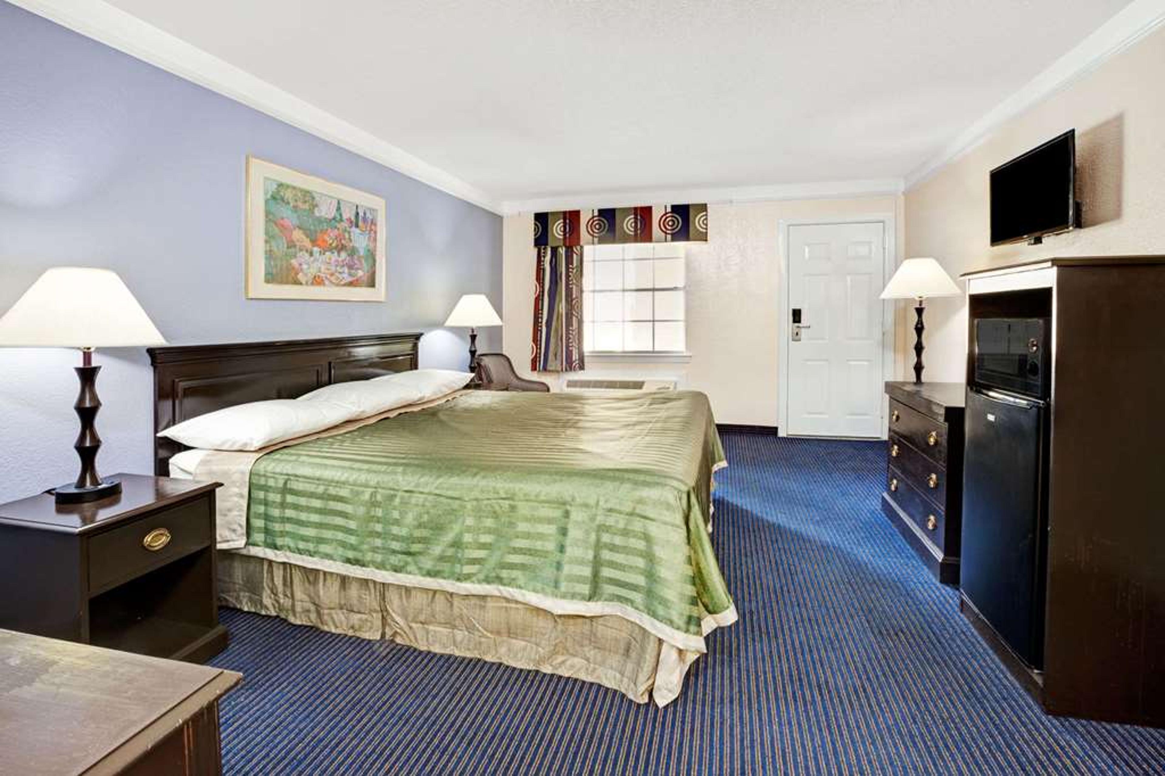 TRAVELODGE BY WYNDHAM NORTH RICHLAN