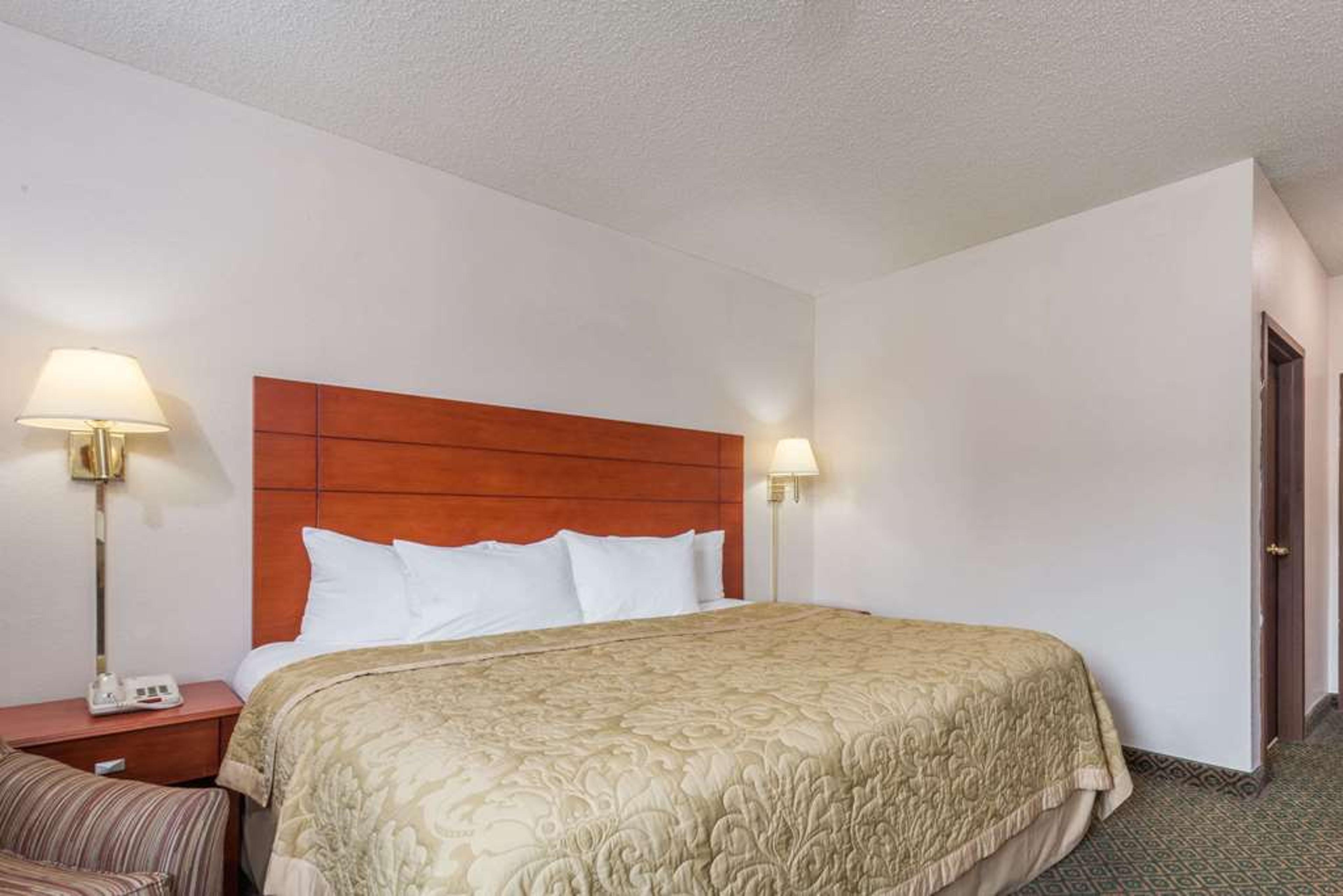 SUPER 8 BY WYNDHAM ST CHARLES