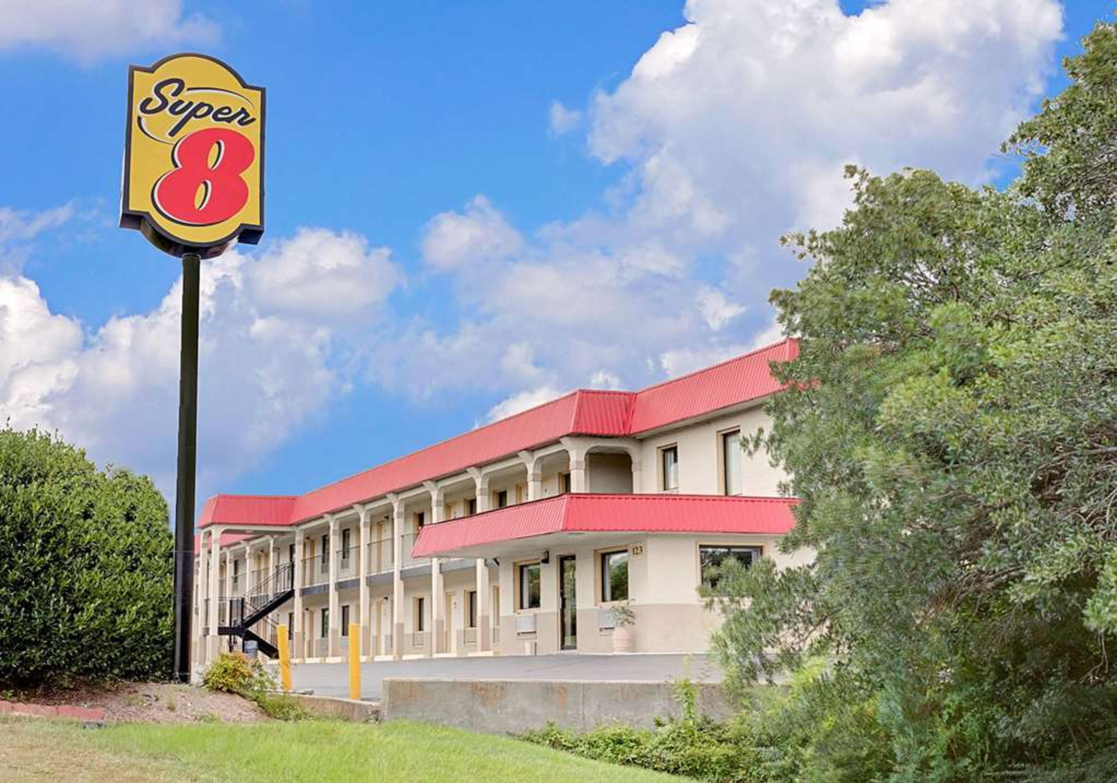 SUPER 8 BY WYNDHAM LAUREL