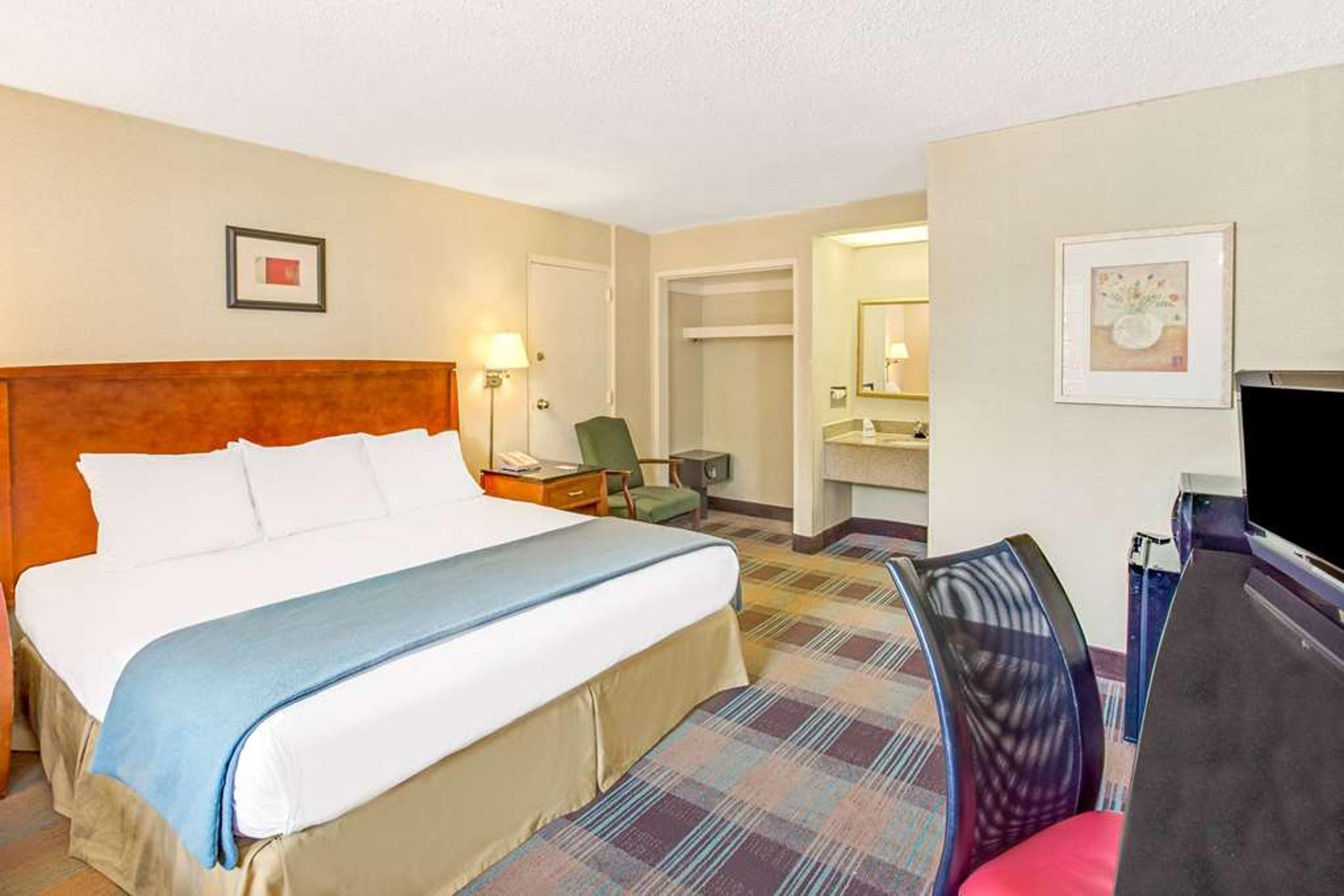 TRAVELODGE BY WYNDHAM, SILVER SPRIN