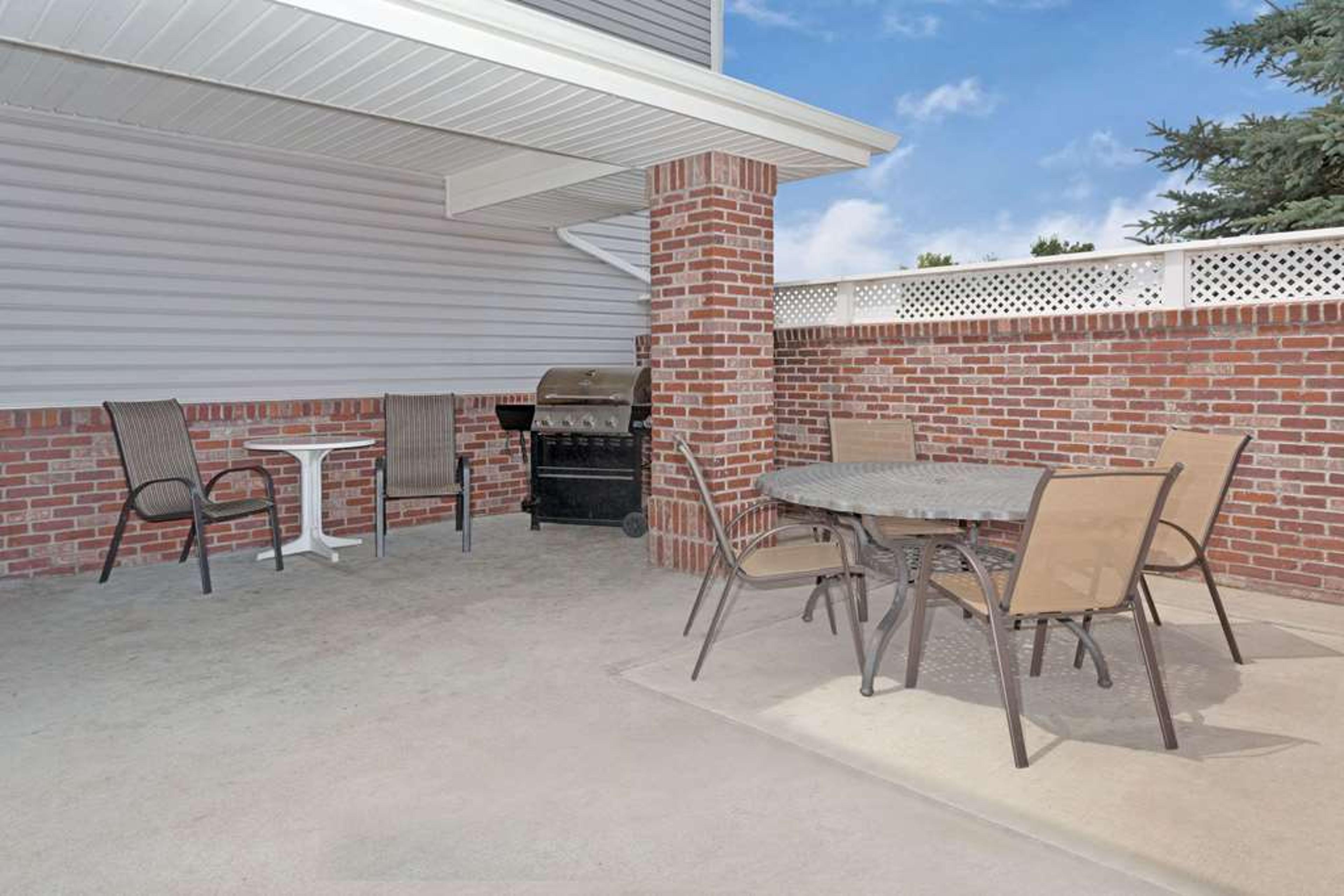 SUPER 8 BY WYNDHAM WINDSOR