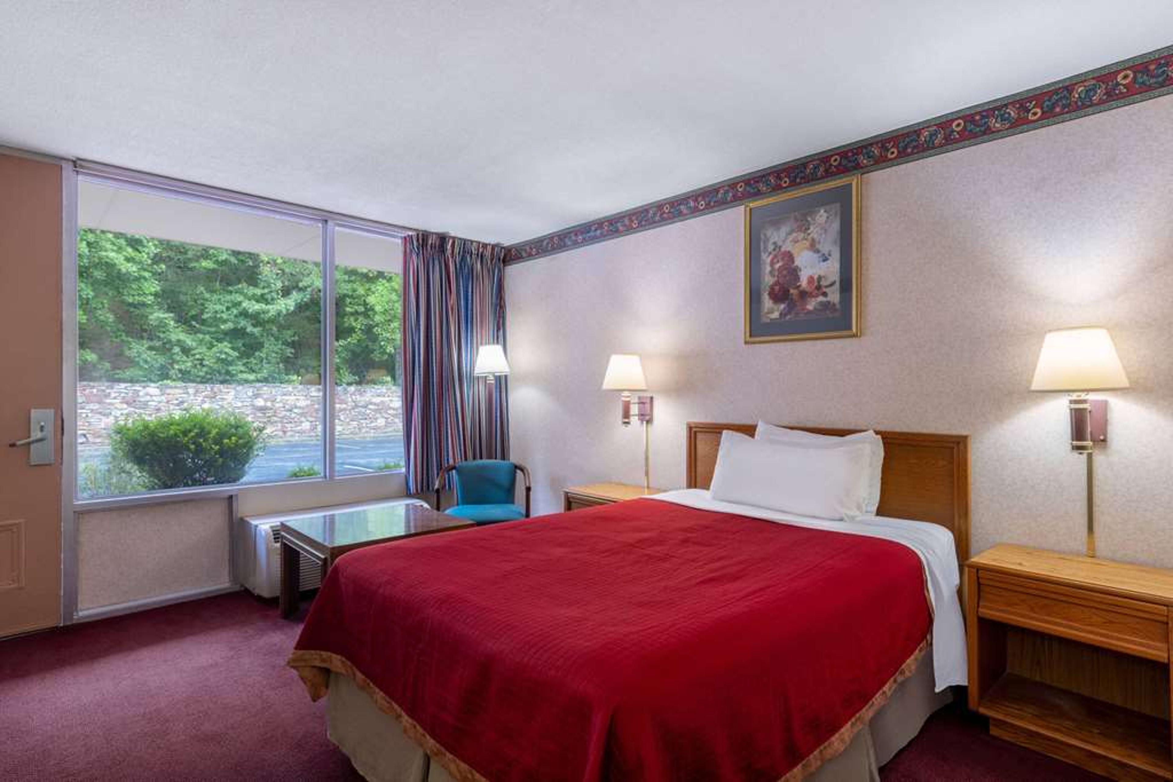 HOWARD JOHNSON HOTEL & CONFERENCE C