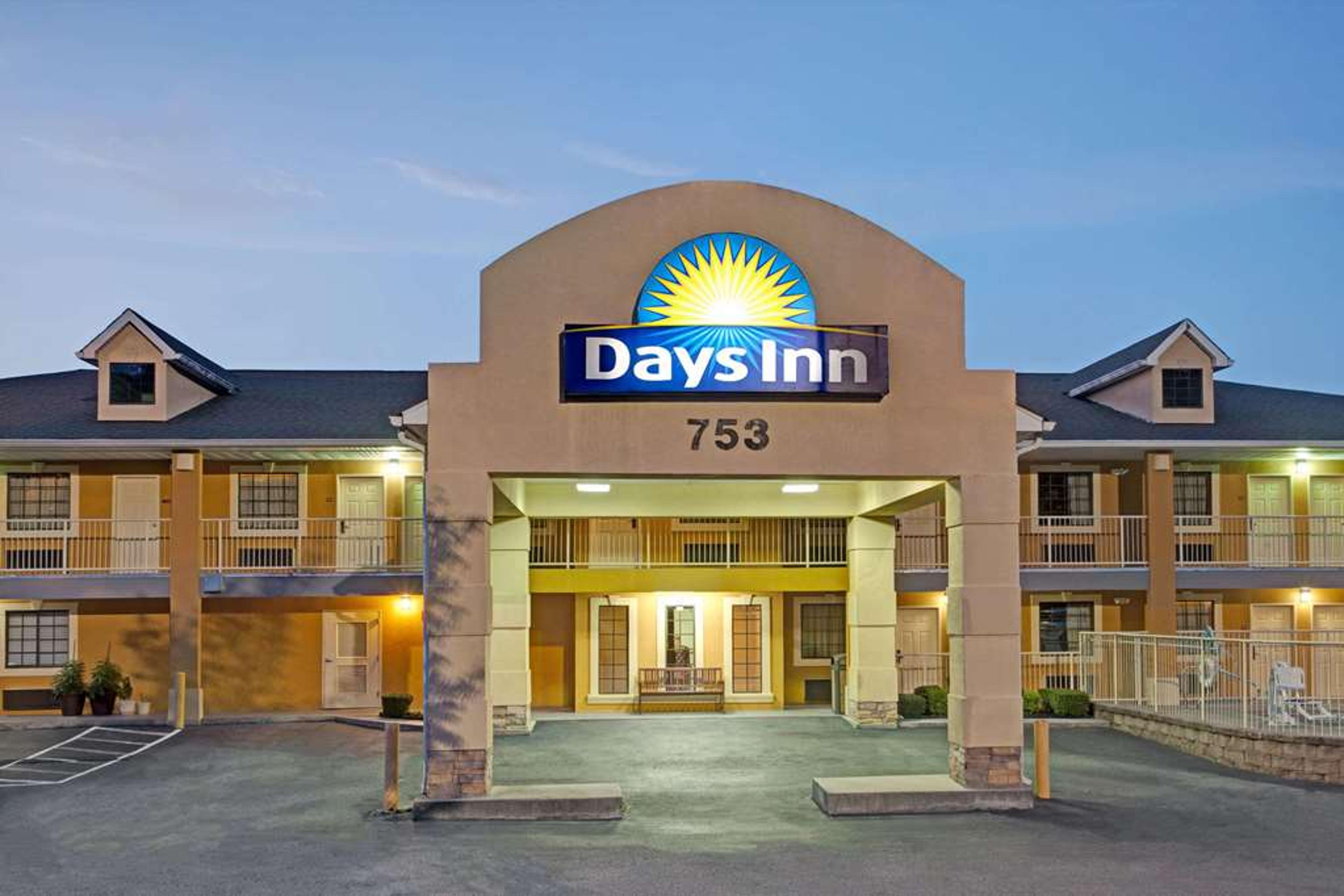 DAYS INN BY WYNDHAM MARIETTA WHITE