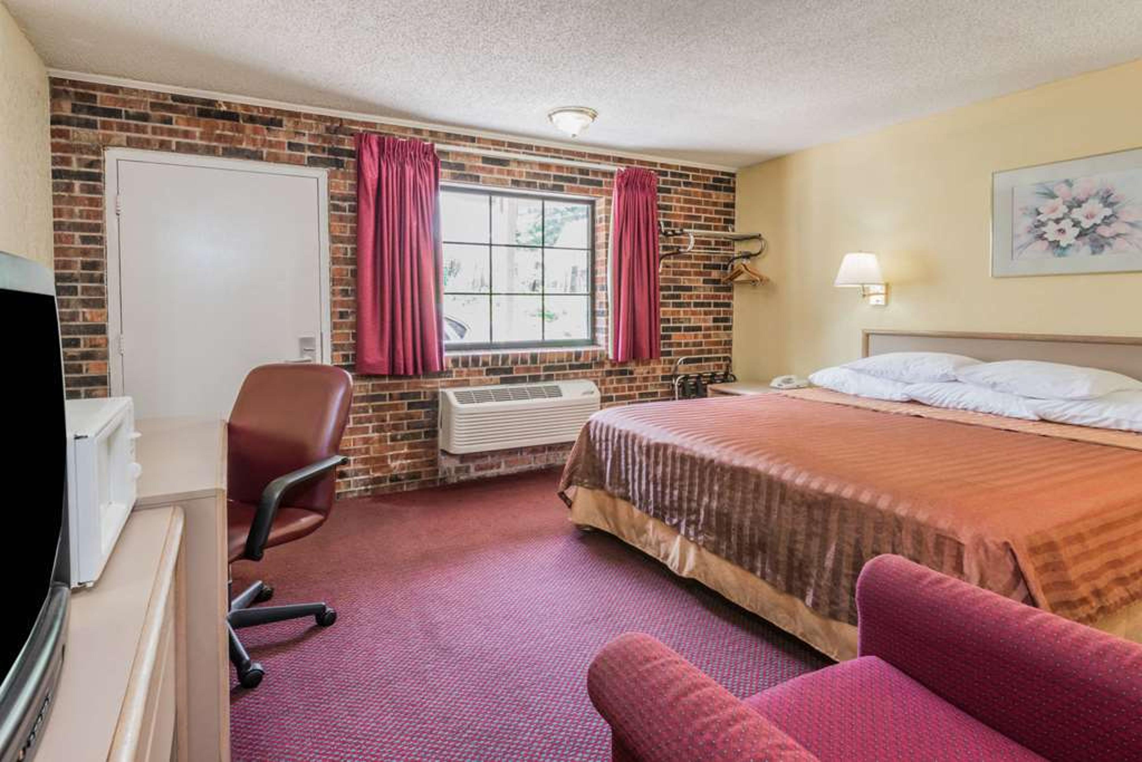 TRAVELODGE BY WYNDHAM AIRPORT PLATT