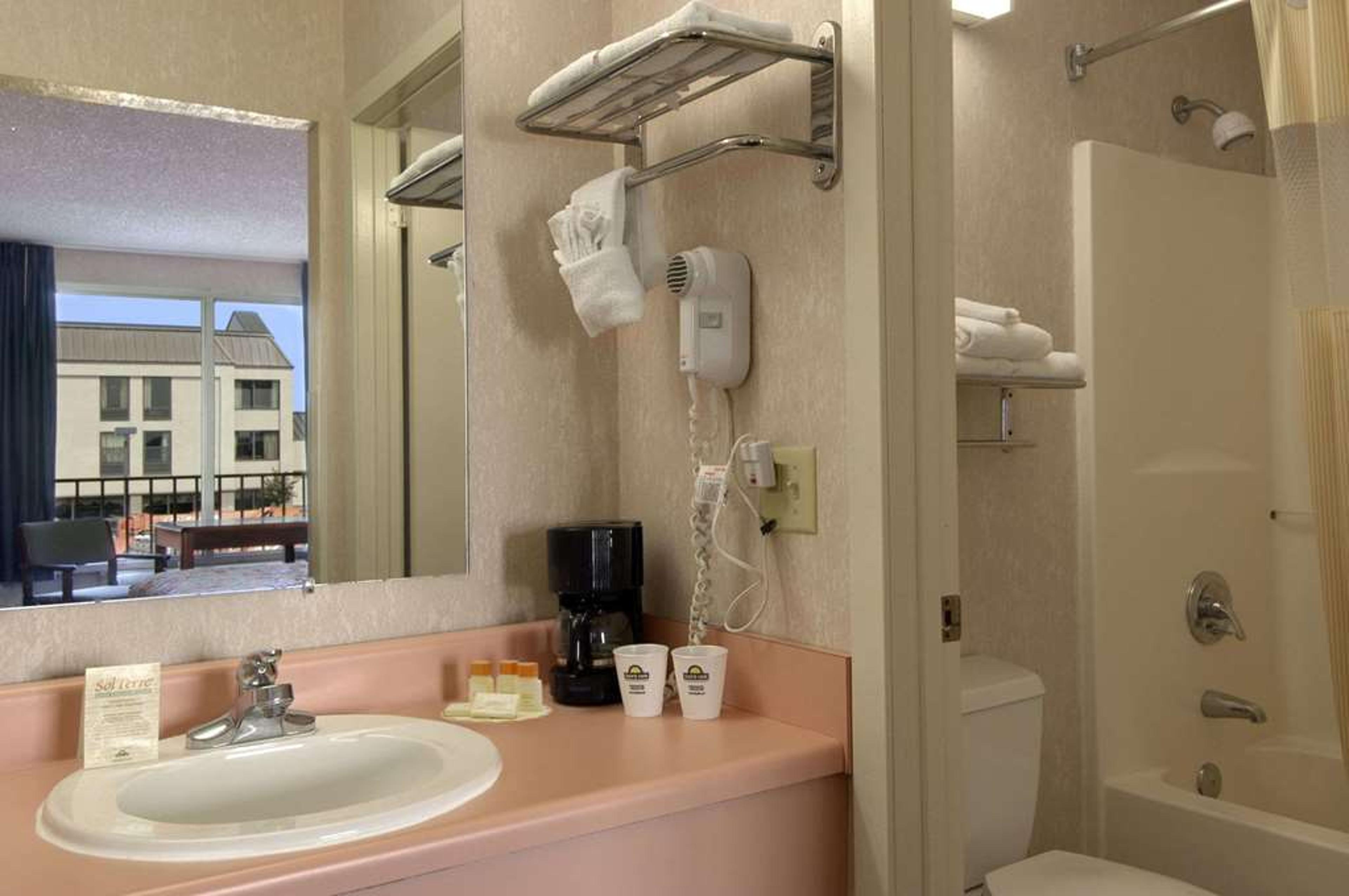 DAYS INN BY WYNDHAM, JONESBORO AR