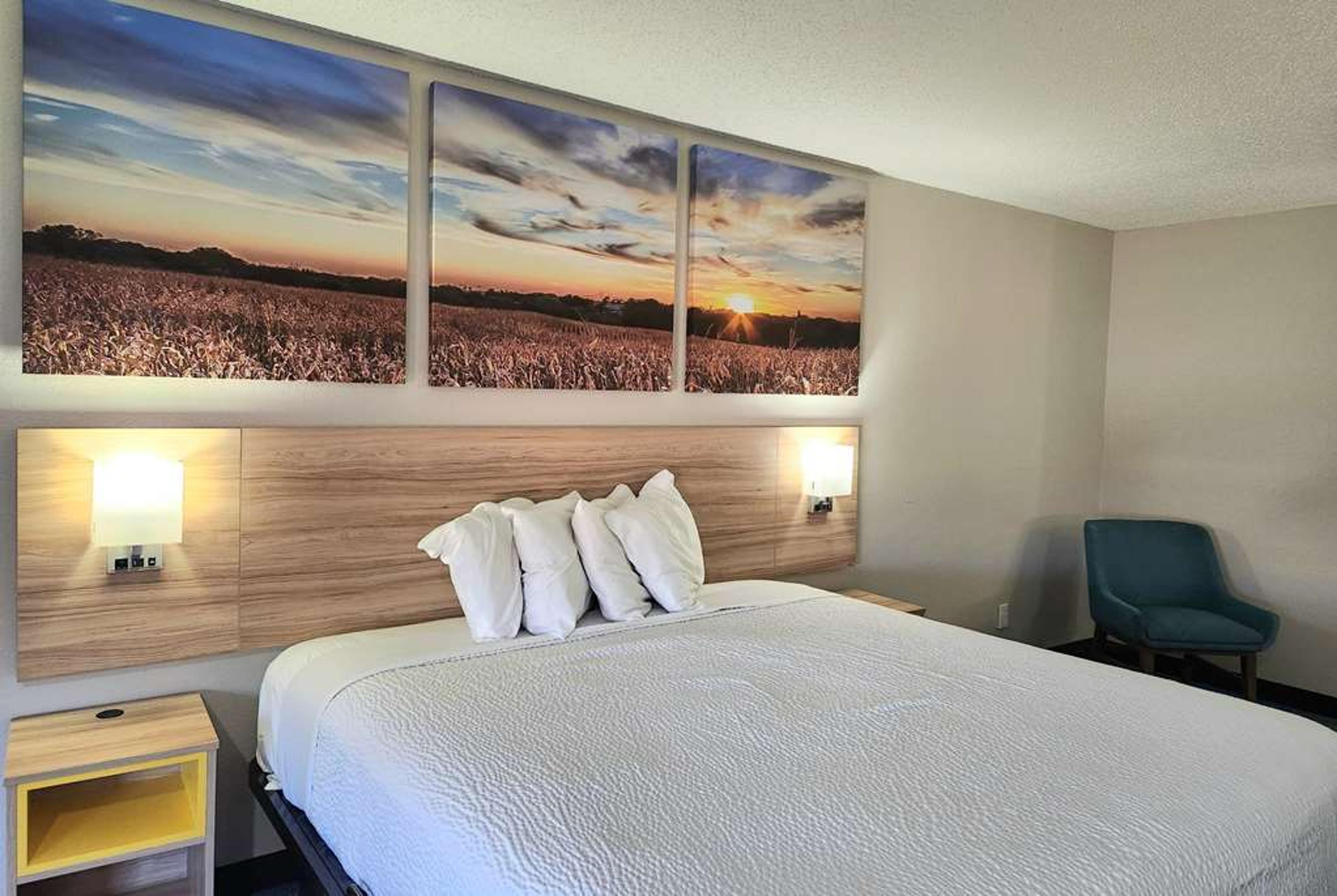 DAYS INN & SUITES BY WYNDHAM NEW IB