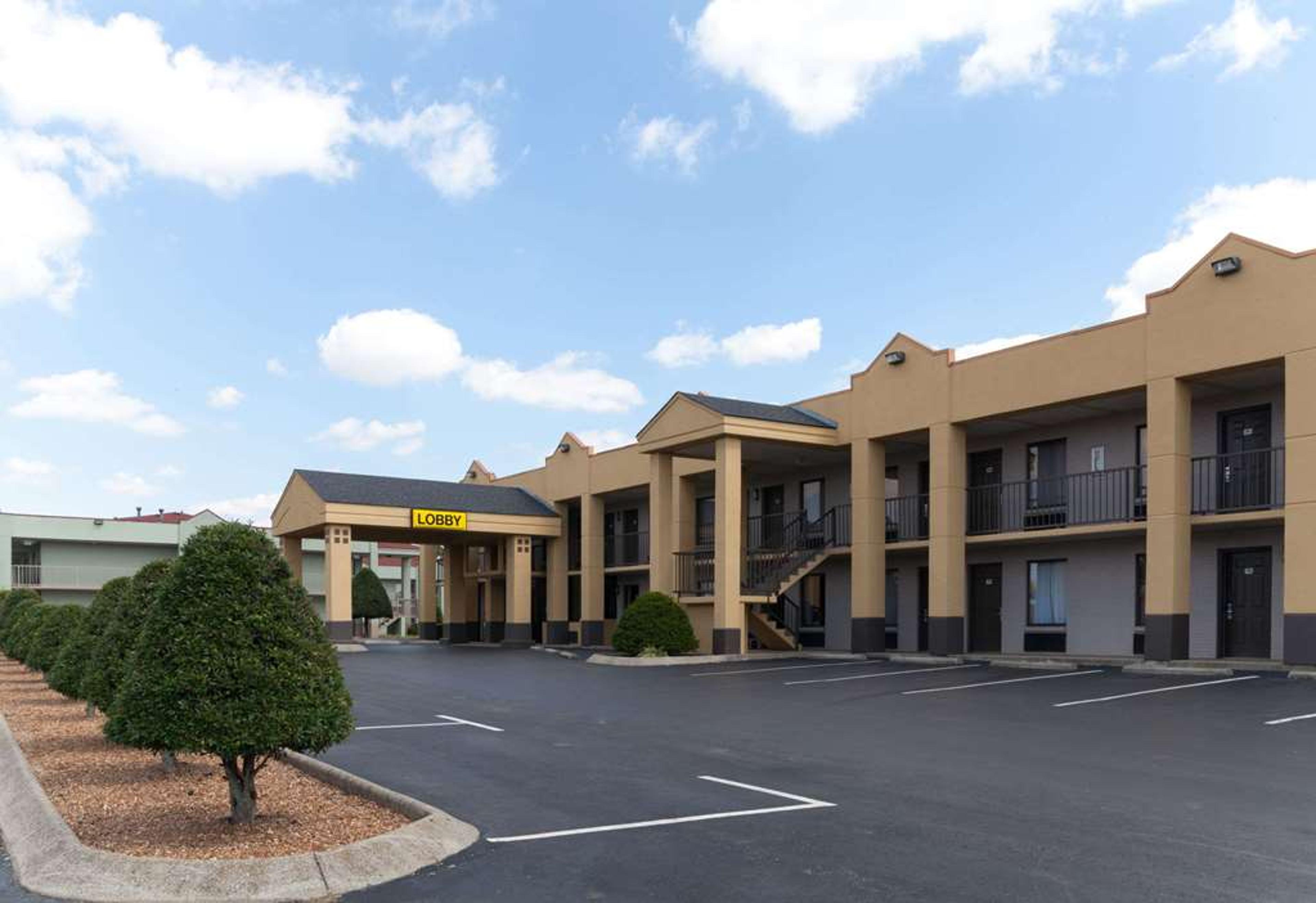 SUPER 8 BY WYNDHAM CLARKSVILLE NORT