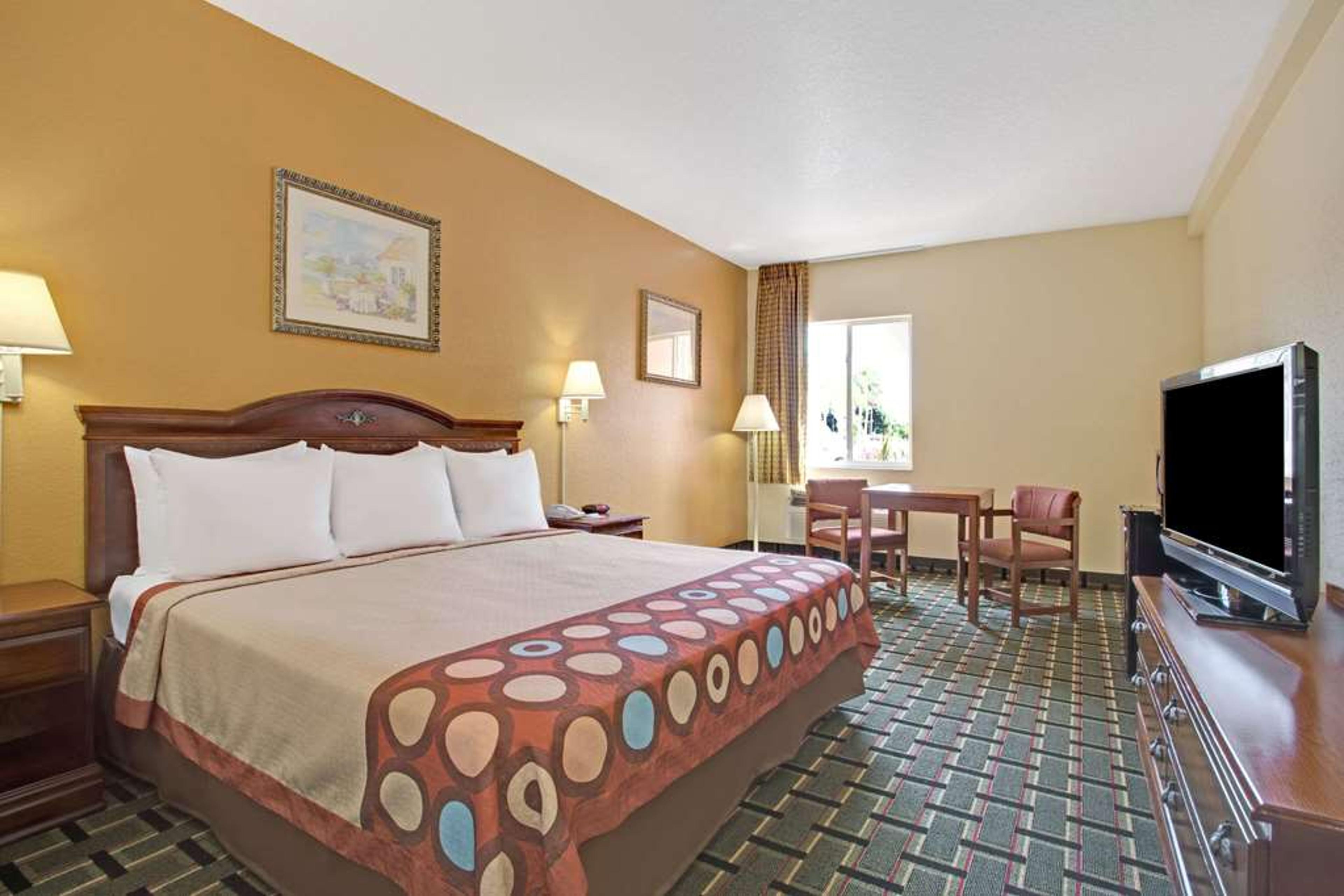 SUPER 8 DAYTONA BEACH FL