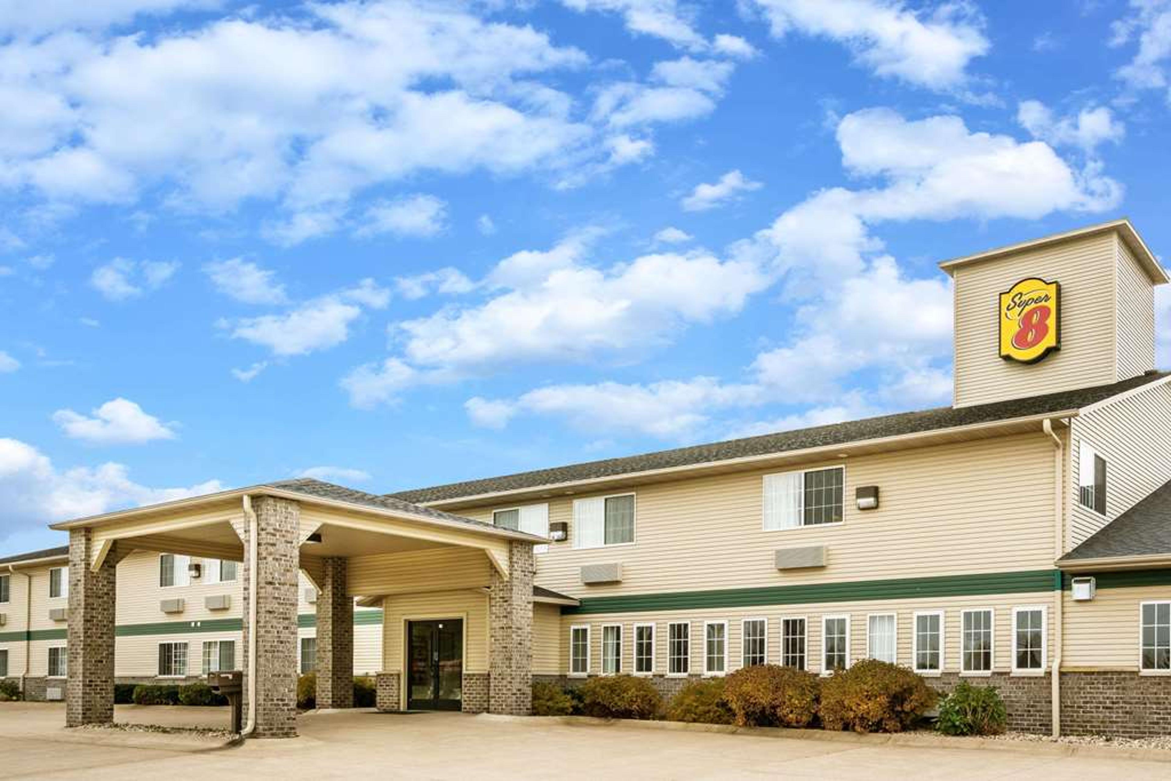 SUPER 8 BY WYNDHAM NEILLSVILLE WI