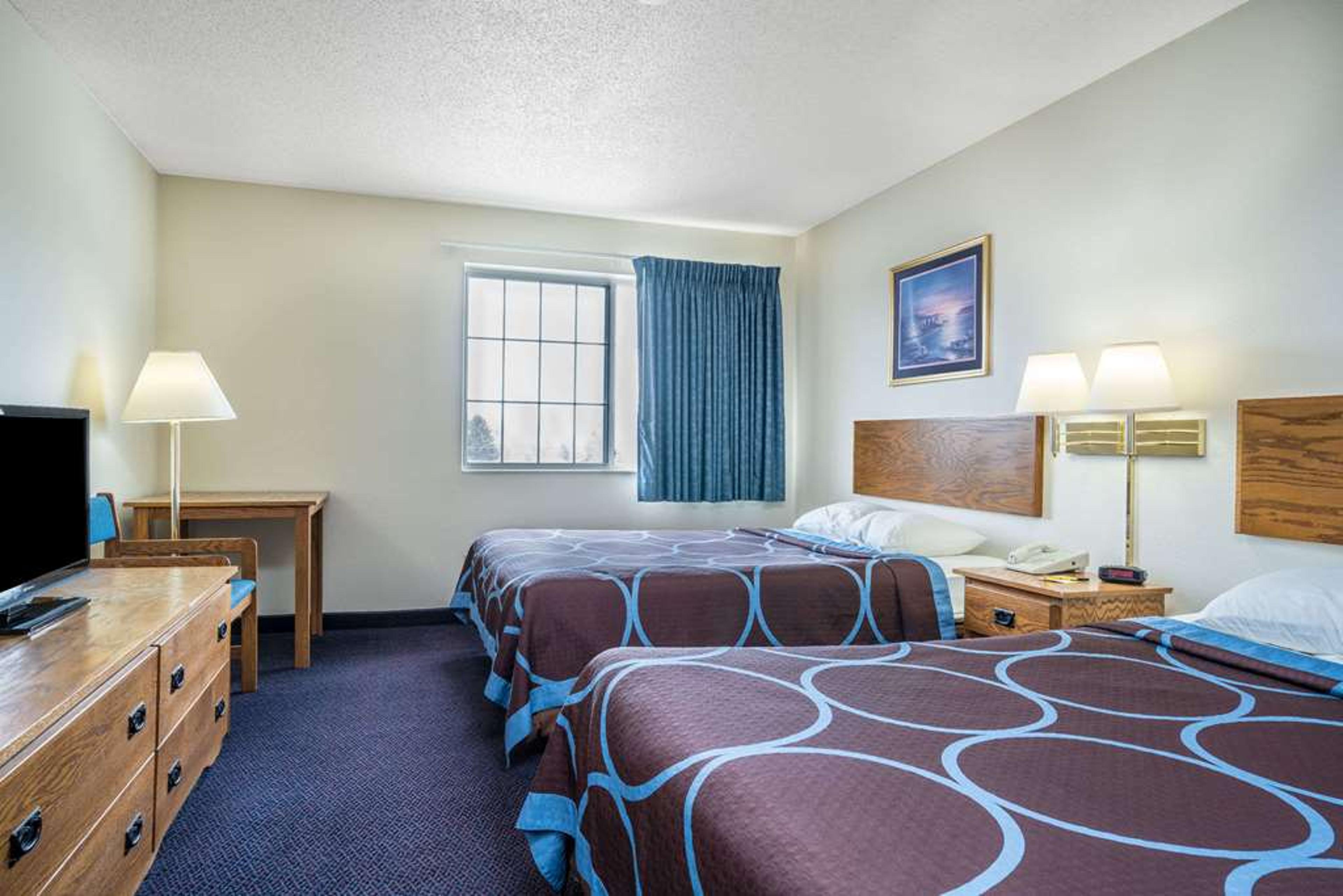 SUPER 8 BY WYNDHAM NEILLSVILLE WI