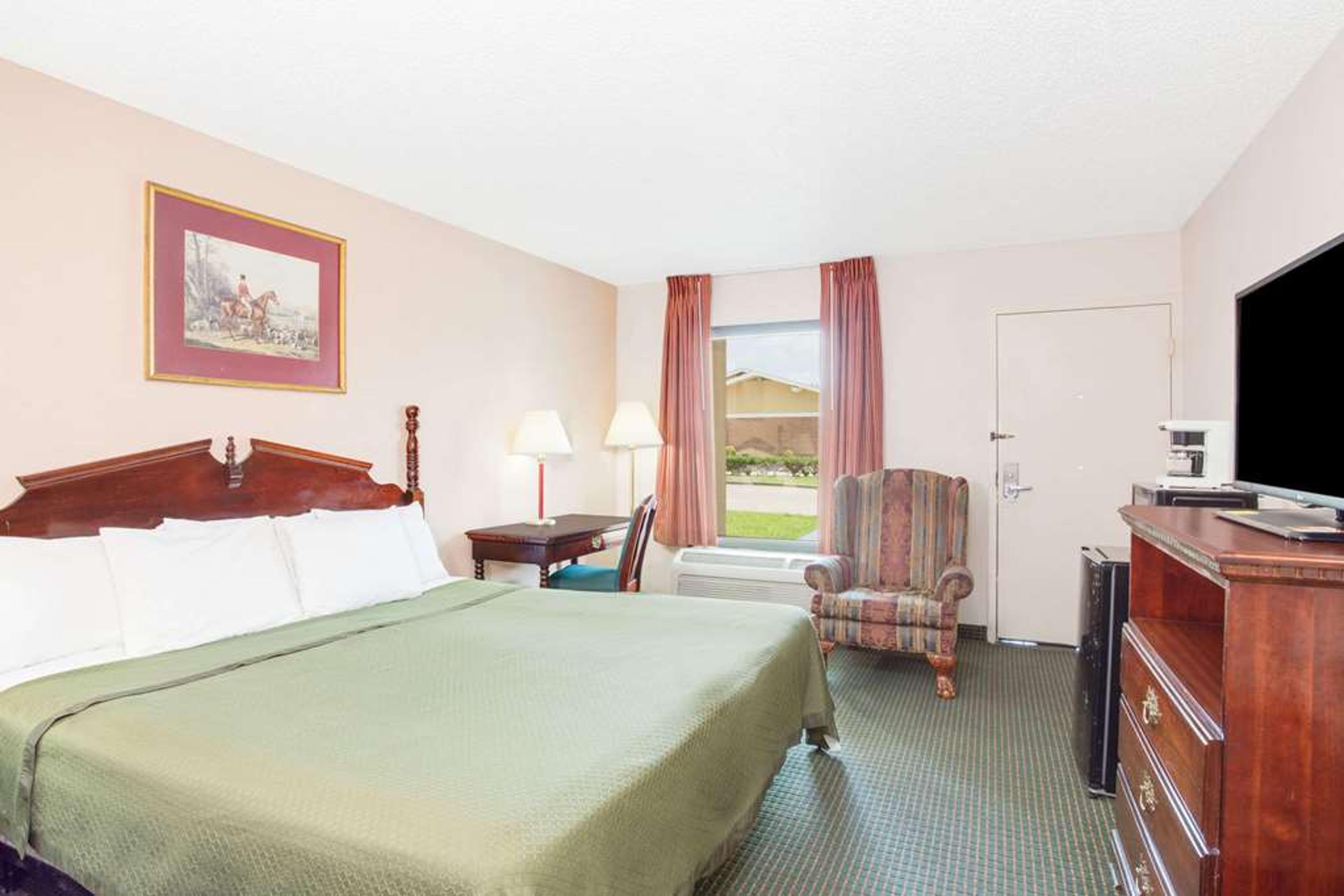 DAYS INN BY WYNDHAM GREENVILLE MS