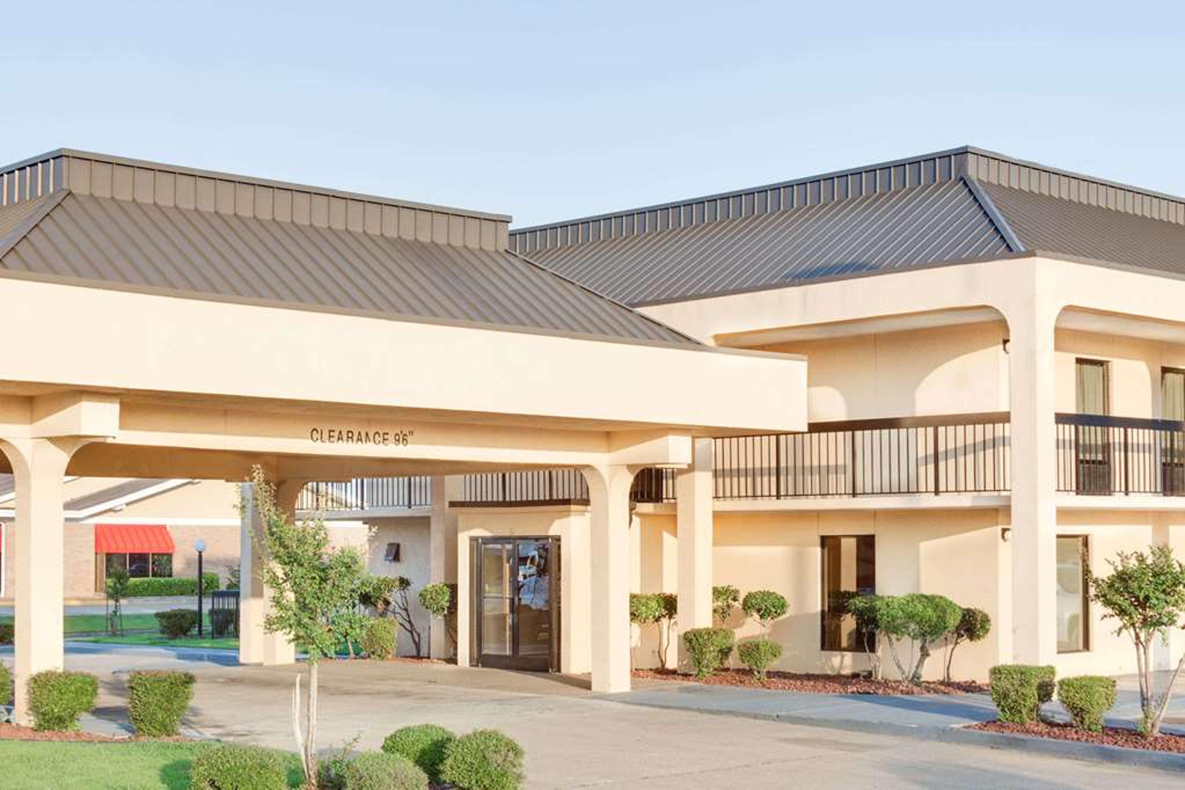 DAYS INN BY WYNDHAM GREENVILLE MS