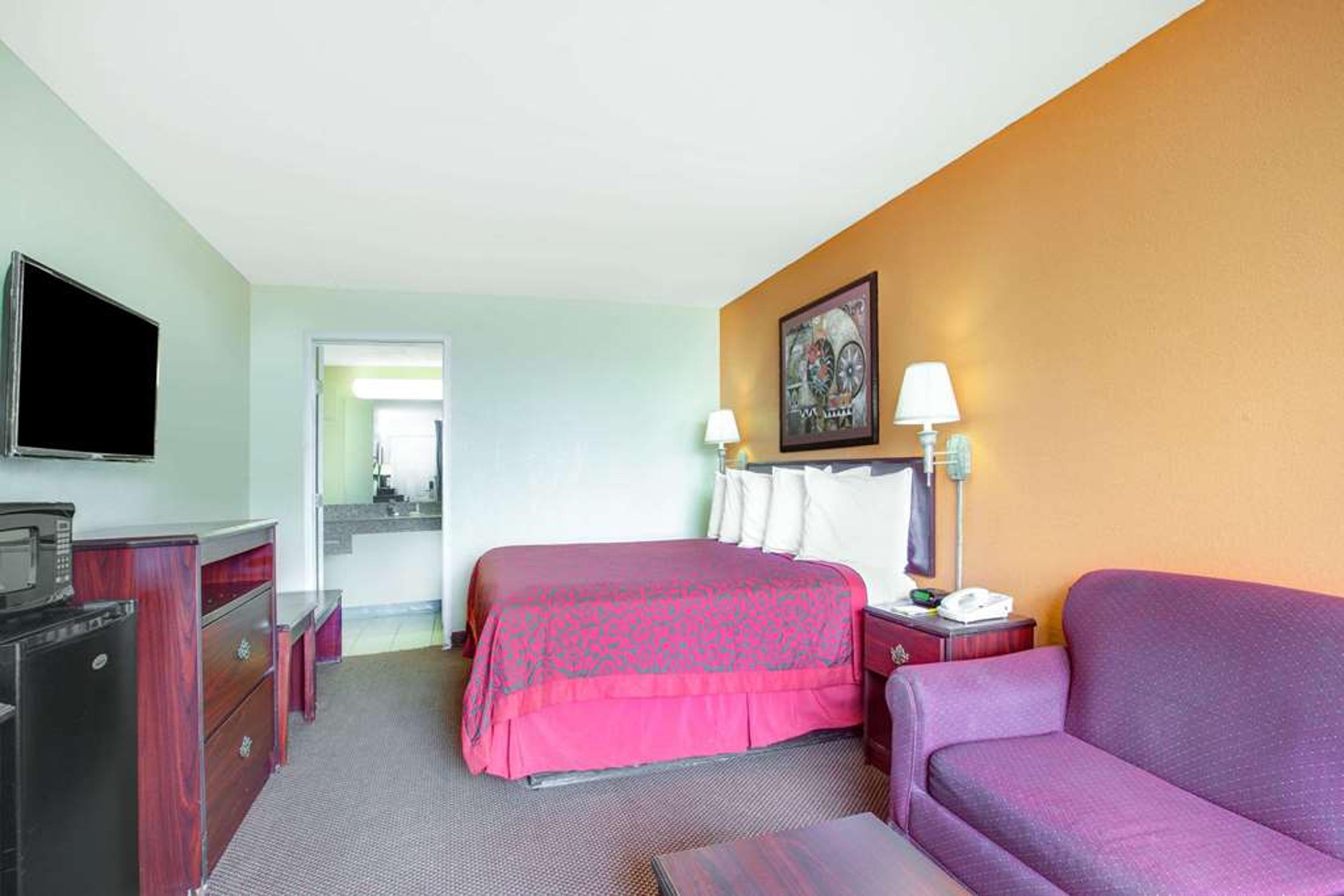 DAYS INN BY WYNDHAM, OKEMAH