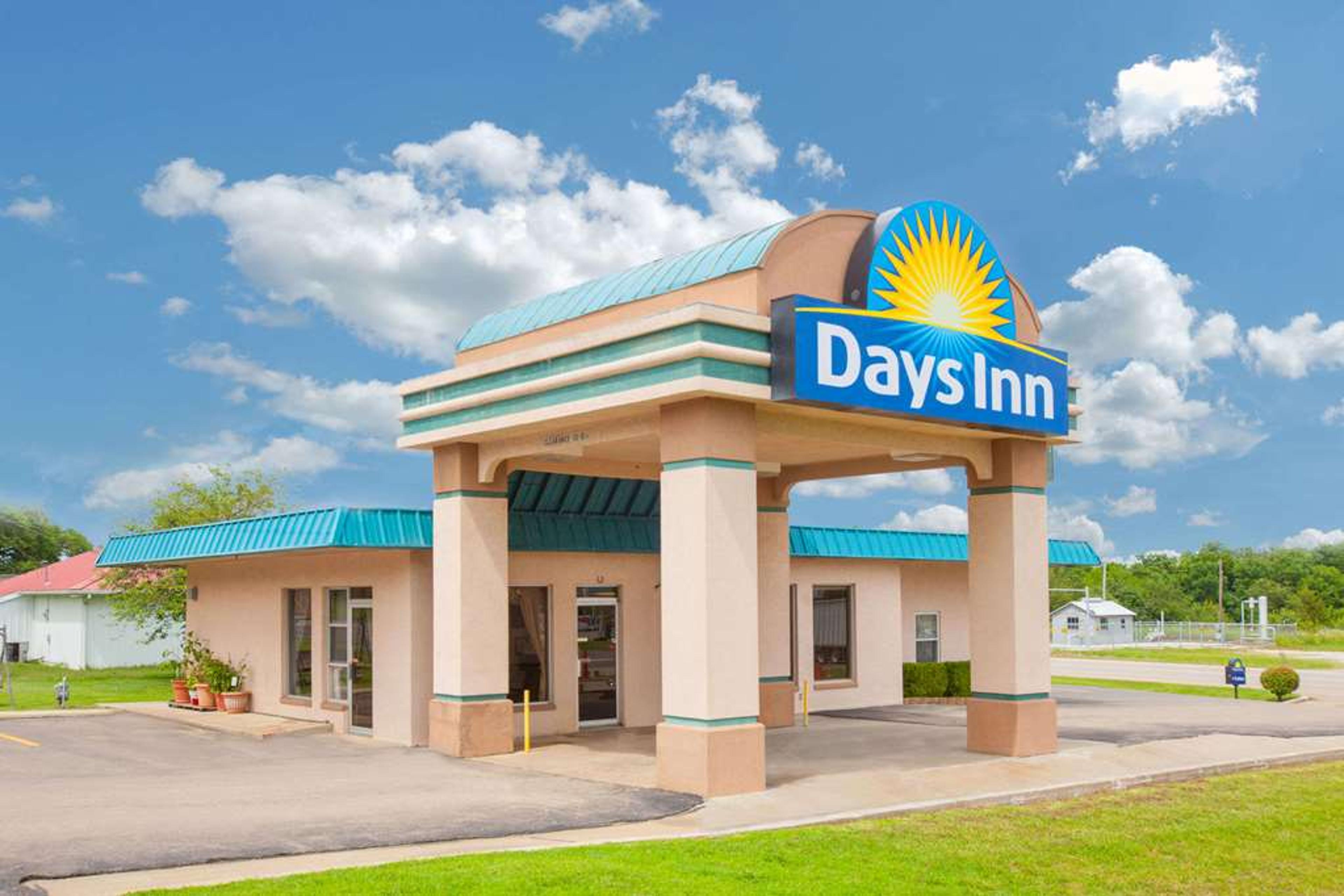 DAYS INN BY WYNDHAM, OKEMAH