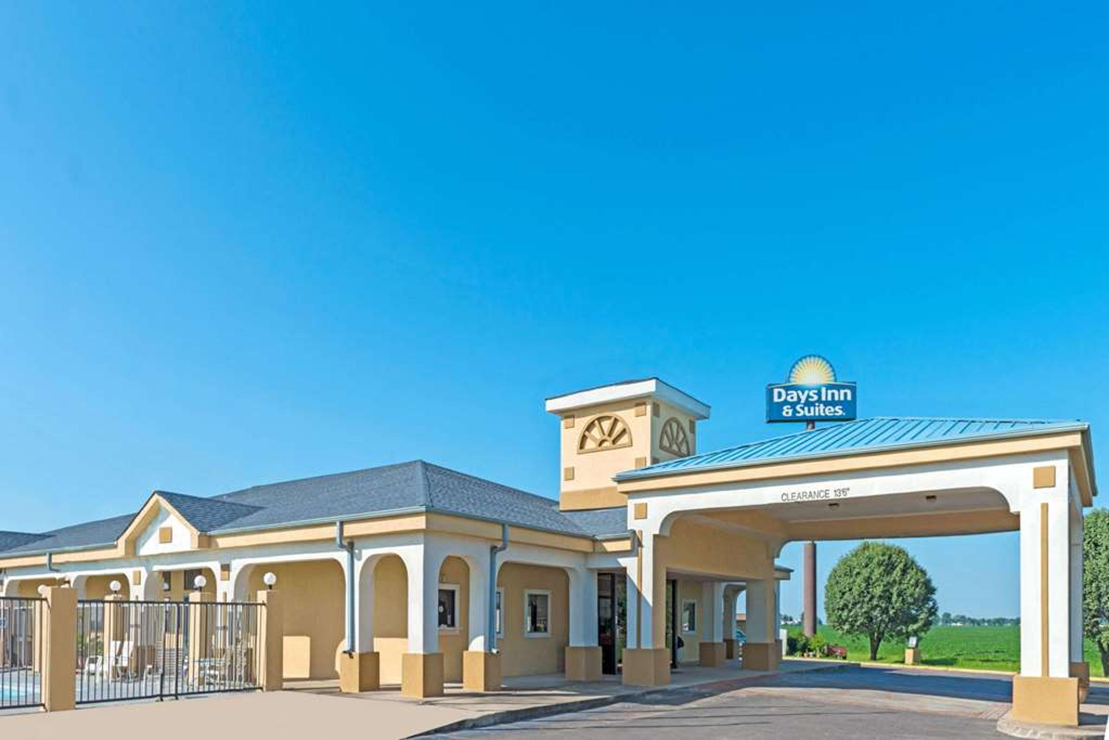 DAYS INN & SUITES BY WYNDHAM OSCEOL