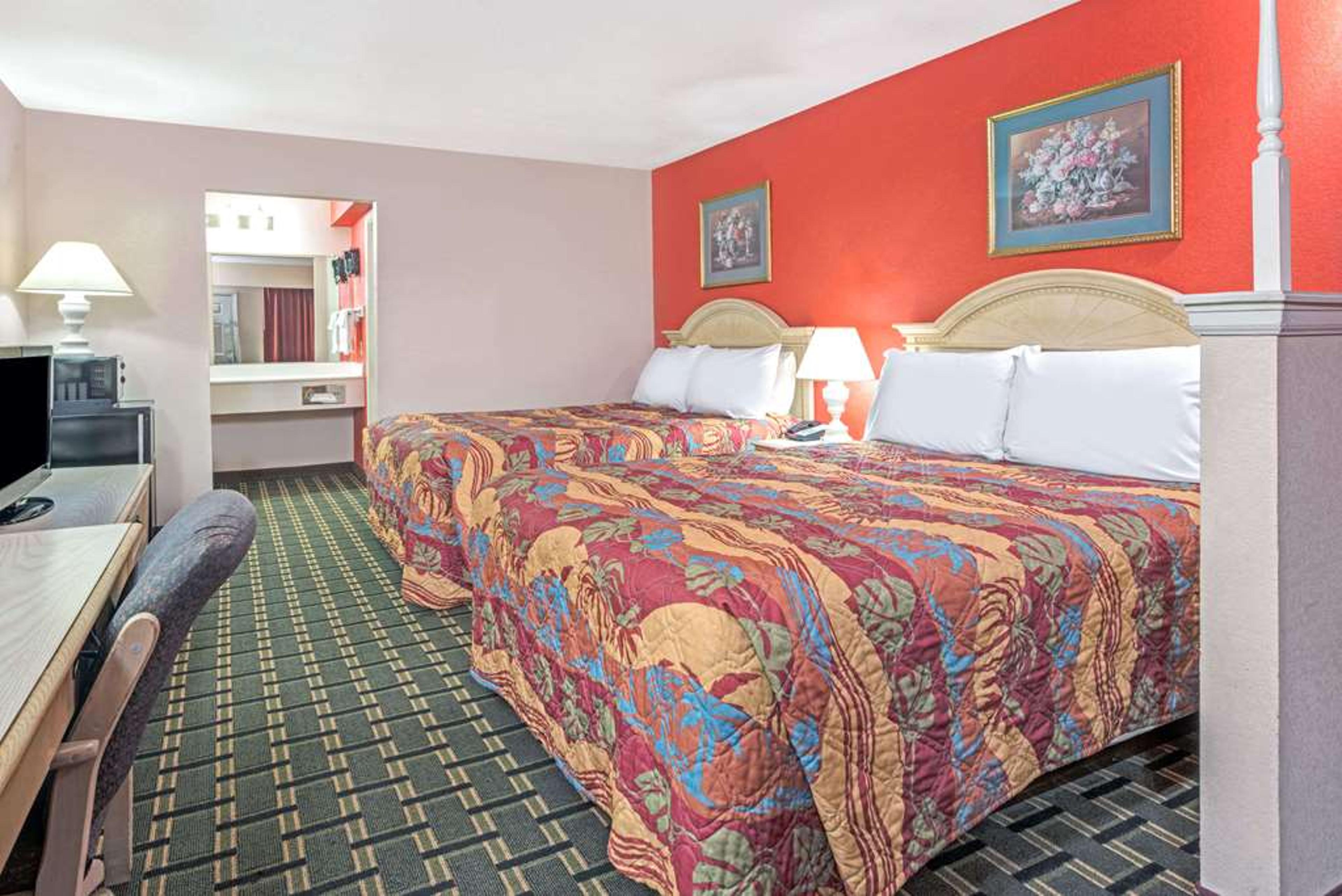 DAYS INN & SUITES BY WYNDHAM OSCEOL