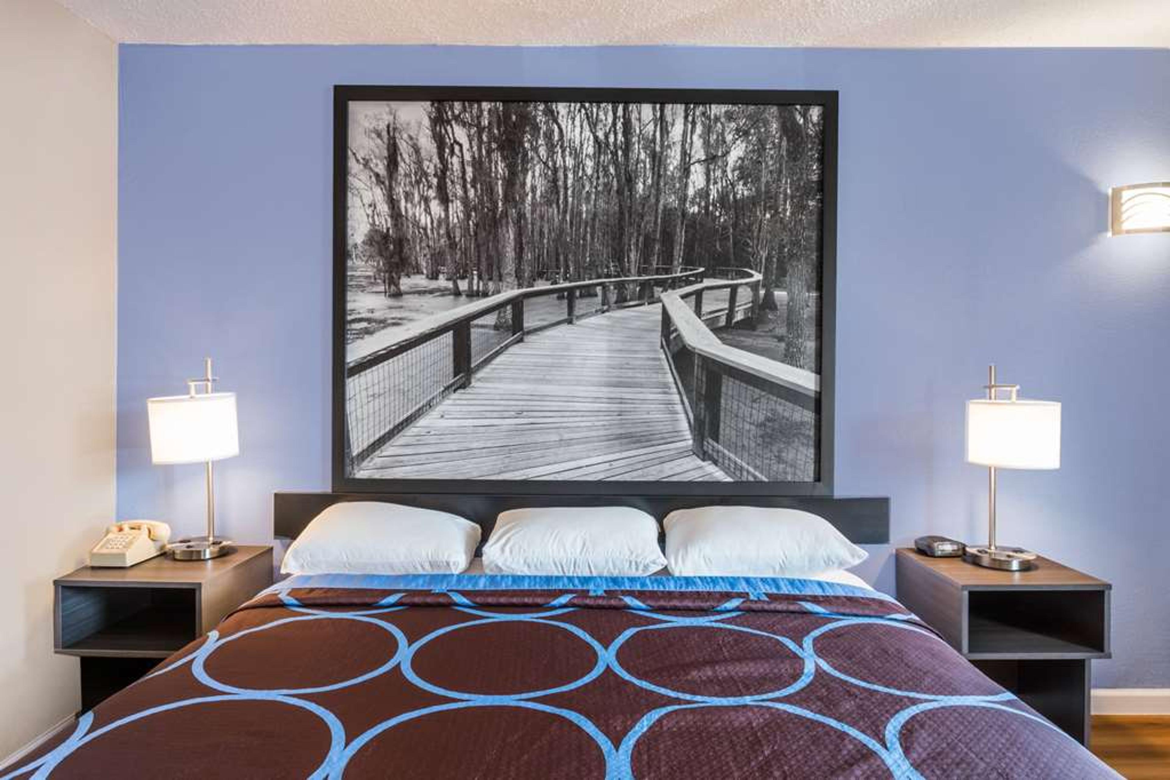 SUPER 8 BY WYNDHAM HARDEEVILLE