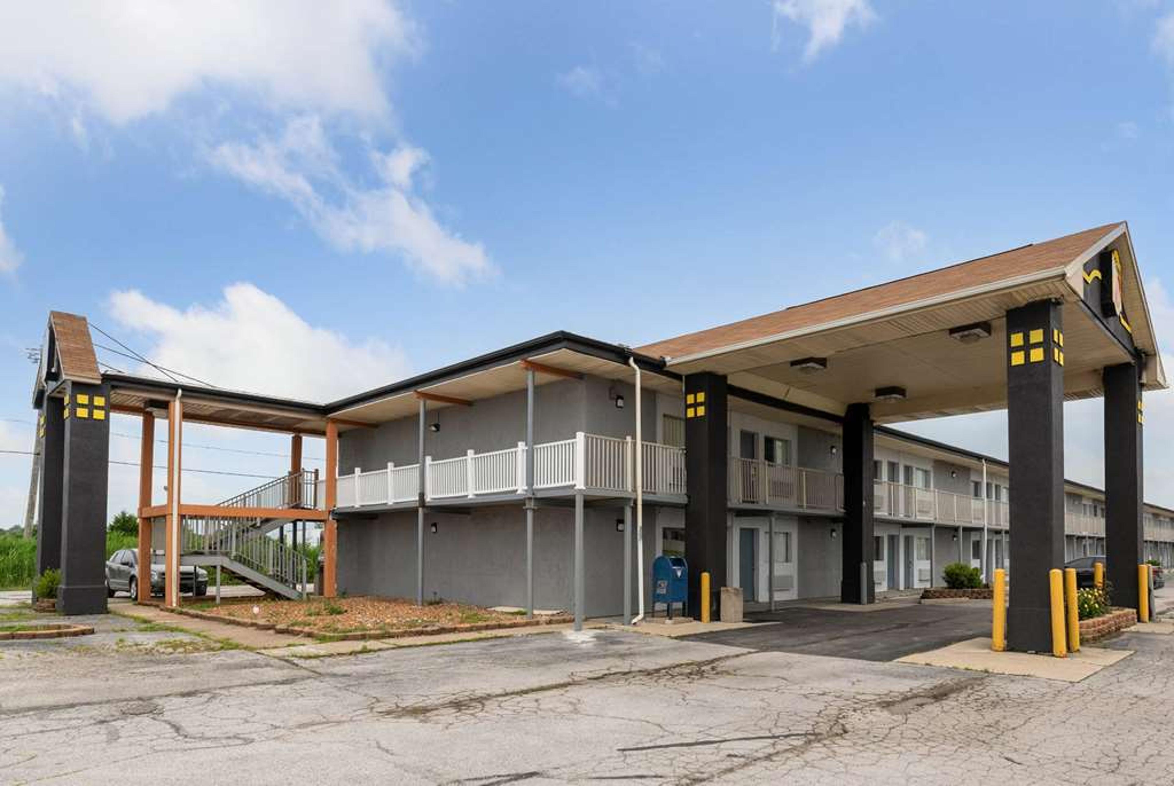 SUPER 8 BY WYNDHAM MILLBURY/TOLEDO