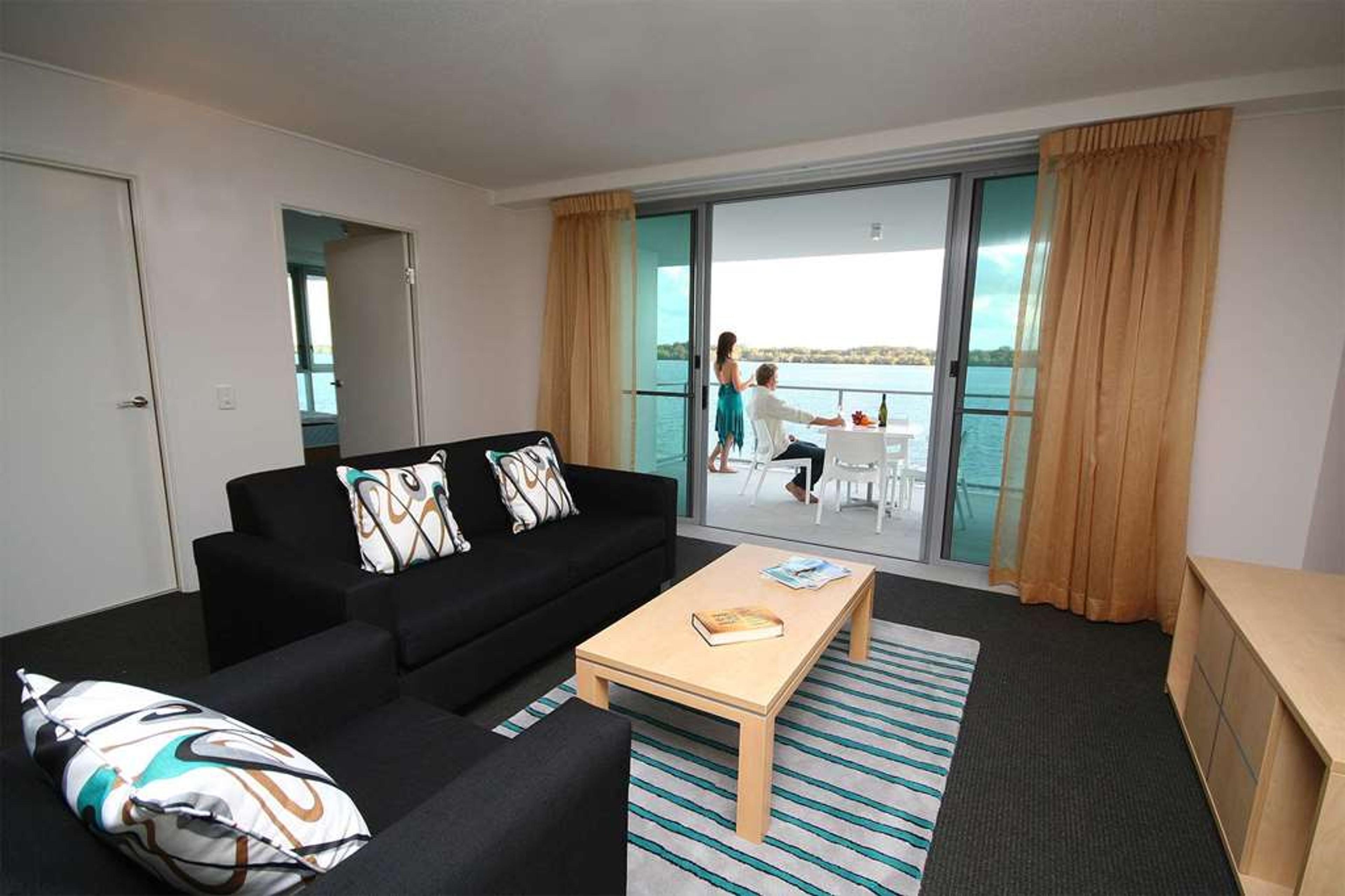 RAMADA HOTEL & SUITES BY WYNDHAM BA