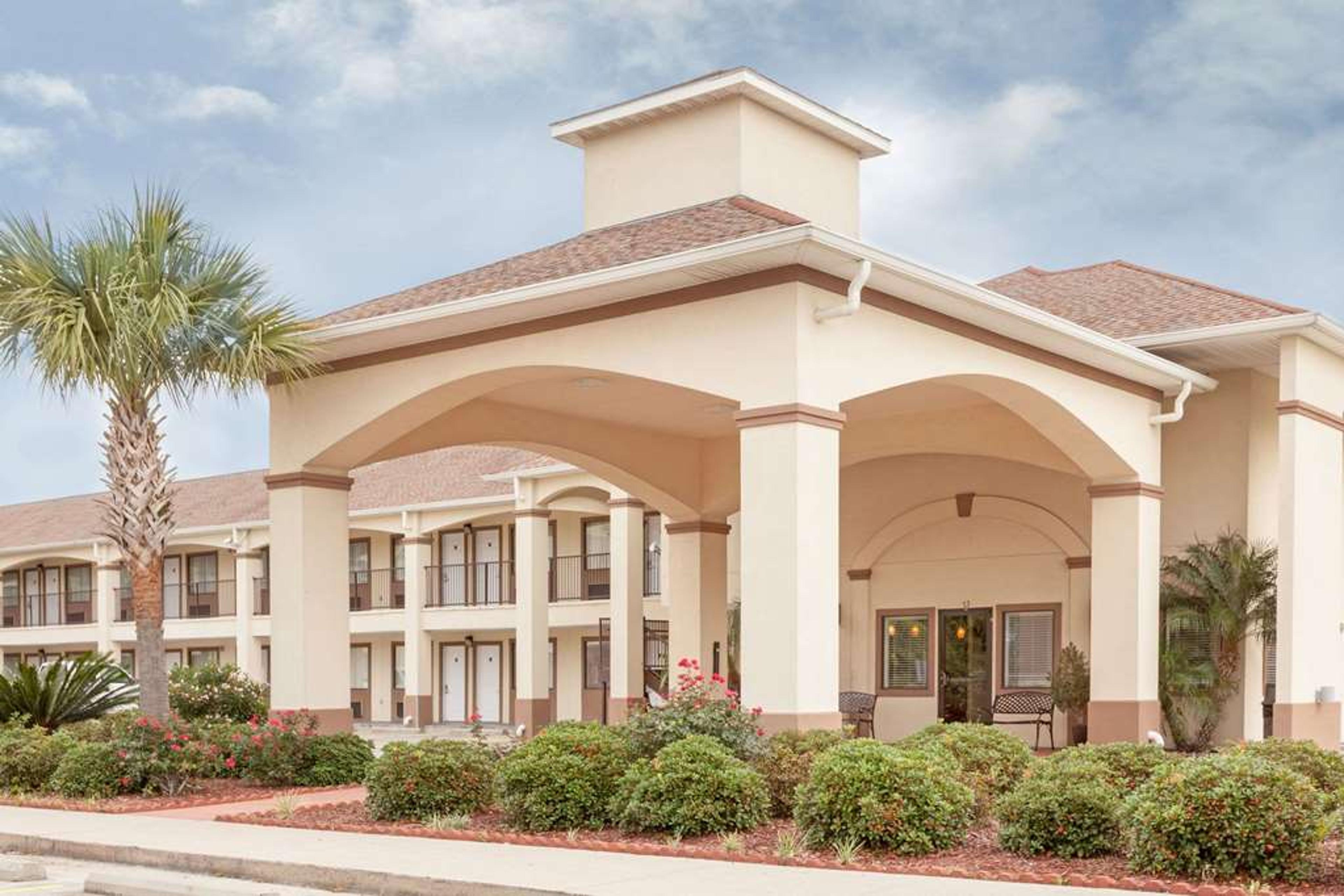 HOWARD JOHNSON BY WYNDHAM, LAFAYETT