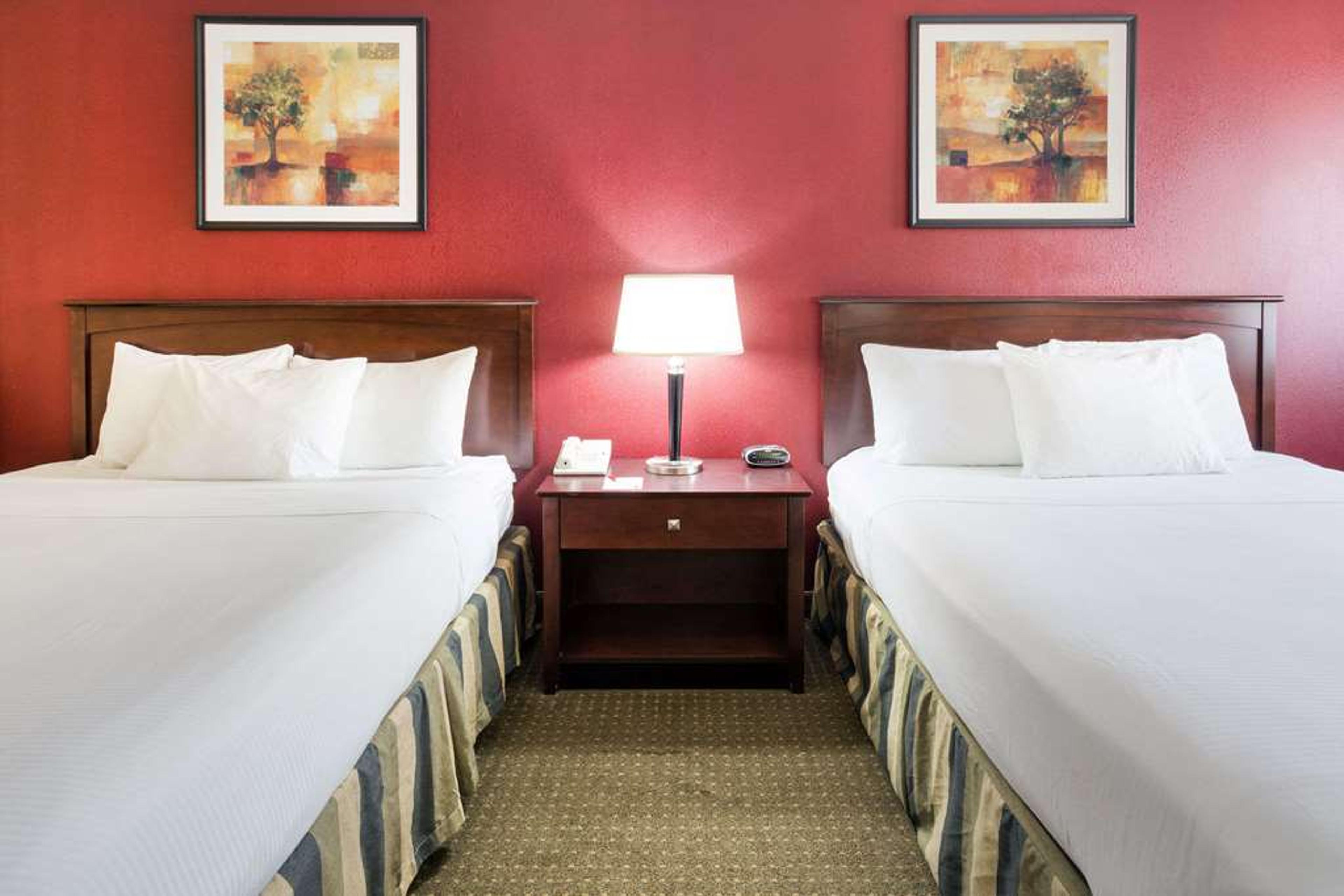 RAMADA BY WYNDHAM BETTENDORF