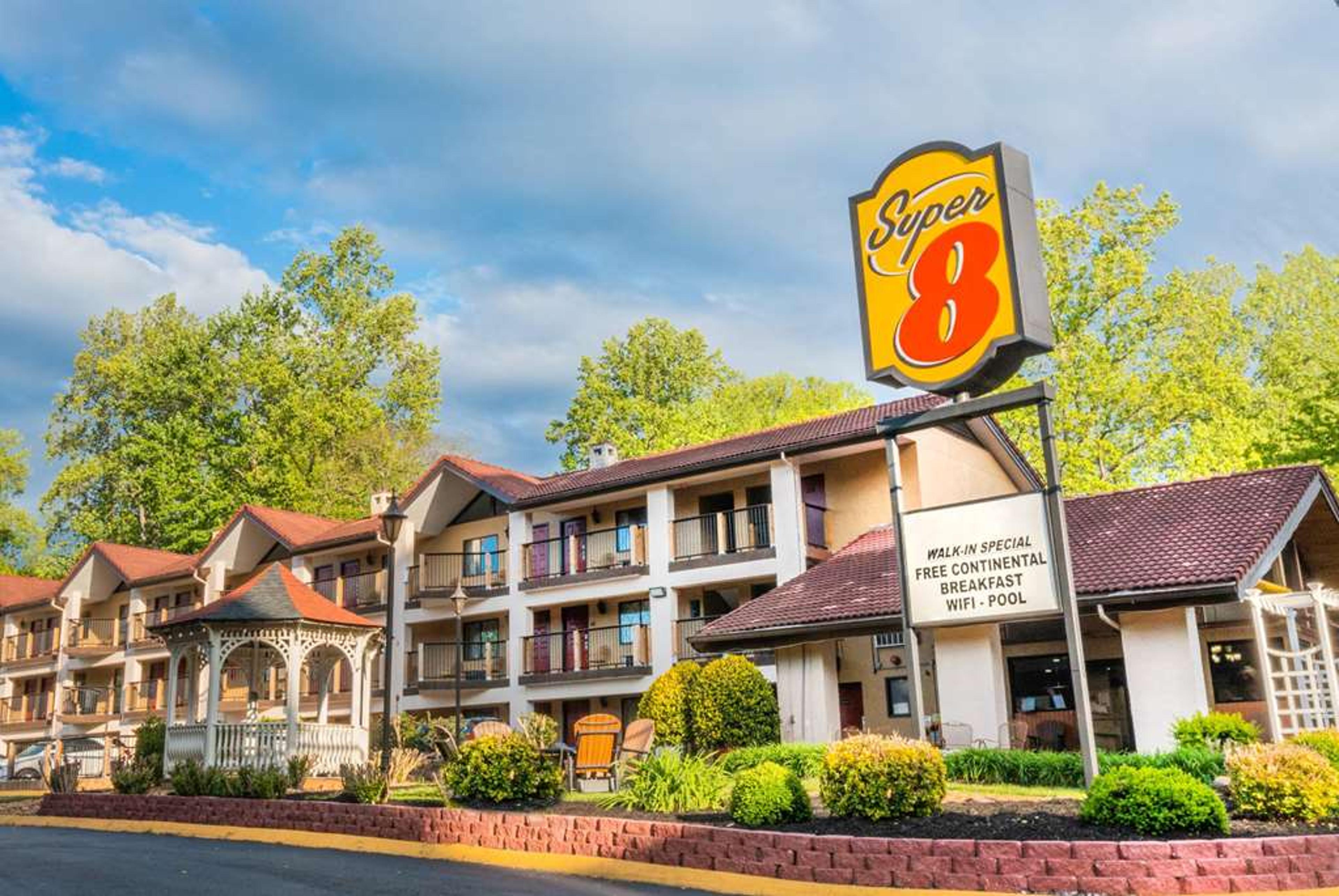 SUPER 8 BY WYNDHAM DOWNTOWN GATLINB