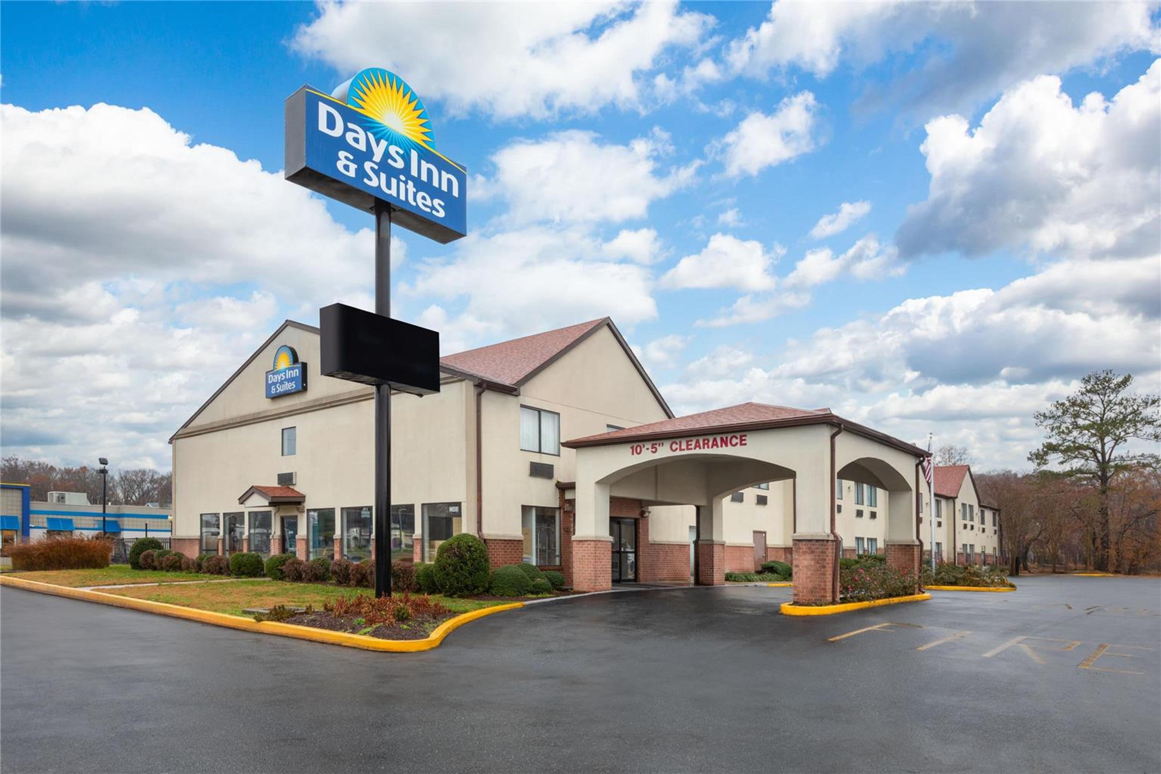 DAYS INN & SUITES BY WYNDHAM, SEAFO