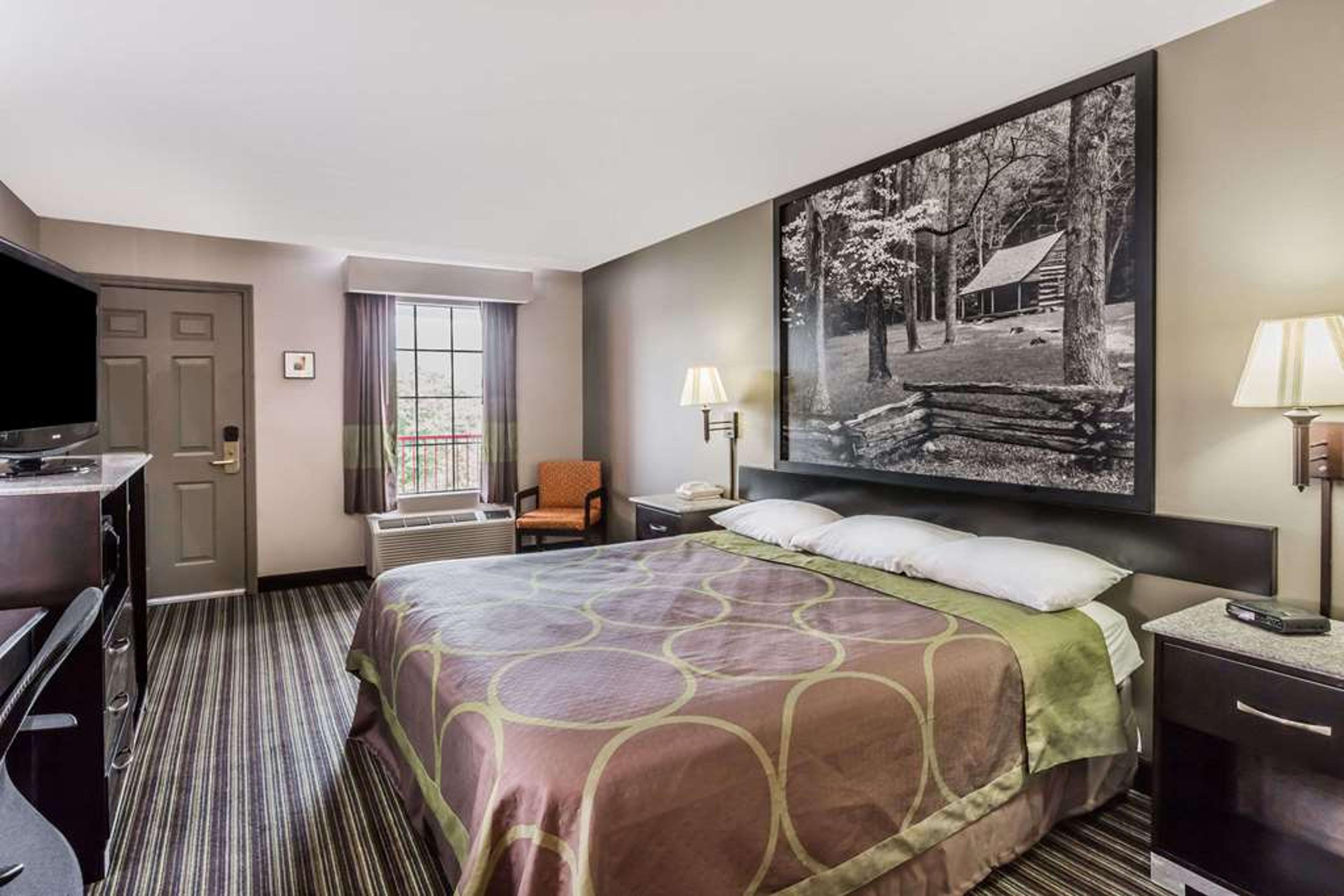 SUPER 8 BY WYNDHAM CLINTON