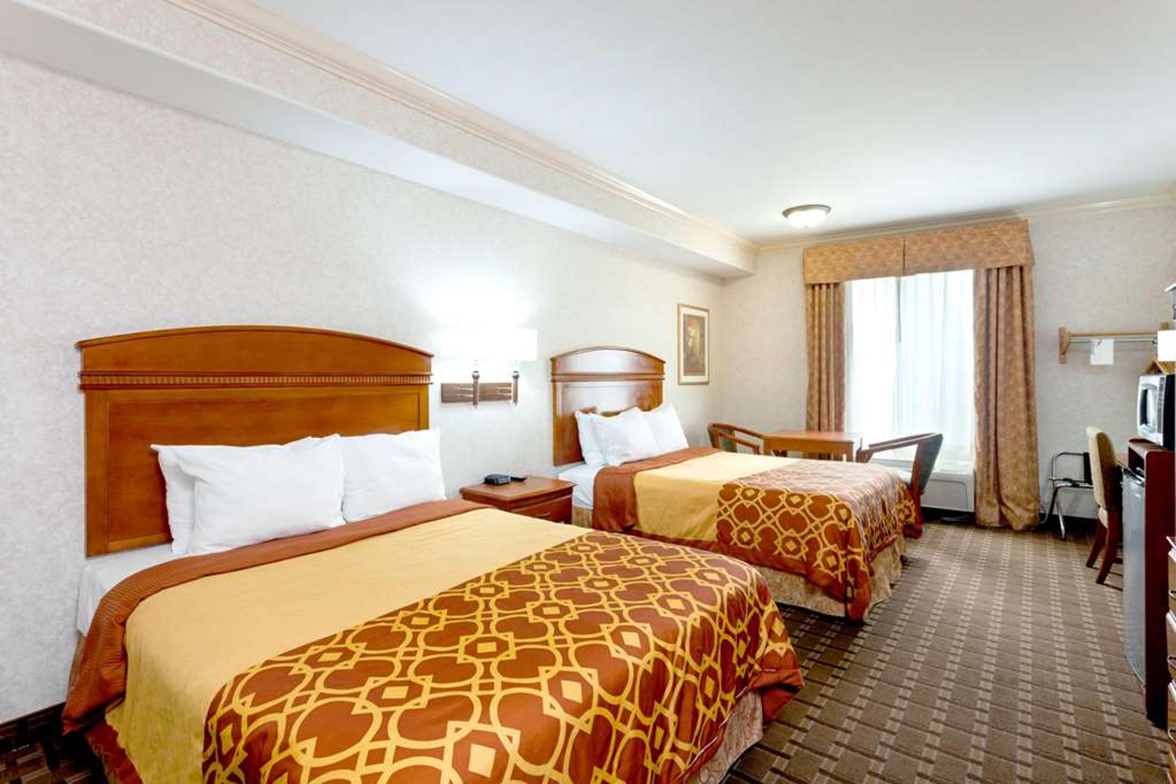 HOWARD JOHNSON HOTEL & SUITES BY WY