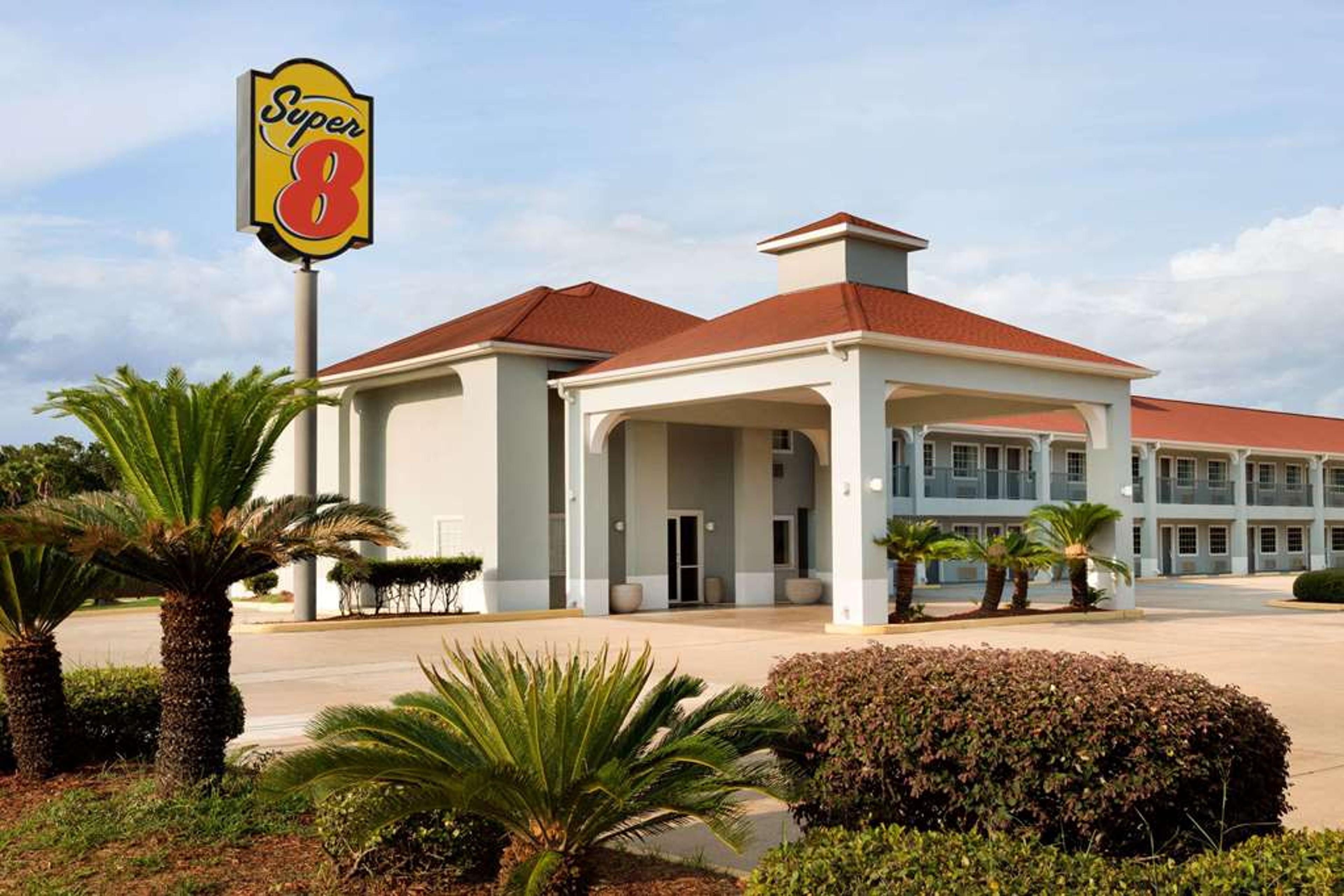 SUPER 8 BY WYNDHAM LAKE CHARLES NOR