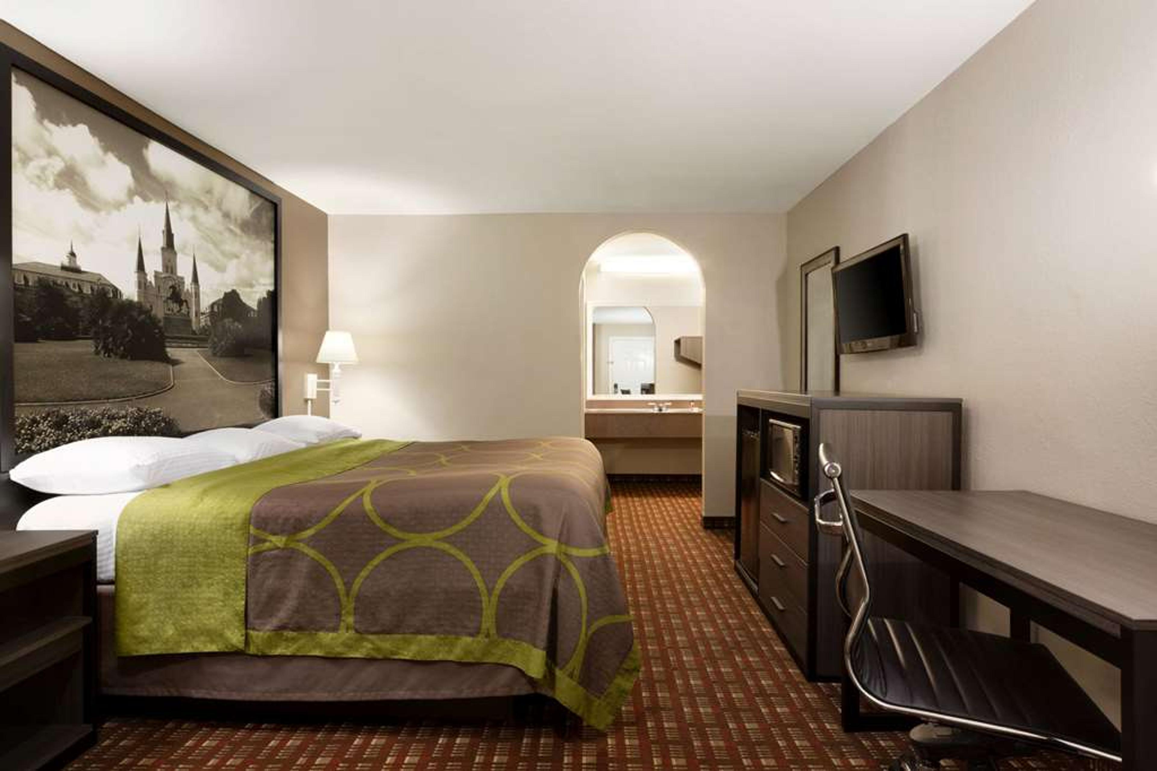 SUPER 8 BY WYNDHAM LAKE CHARLES NOR