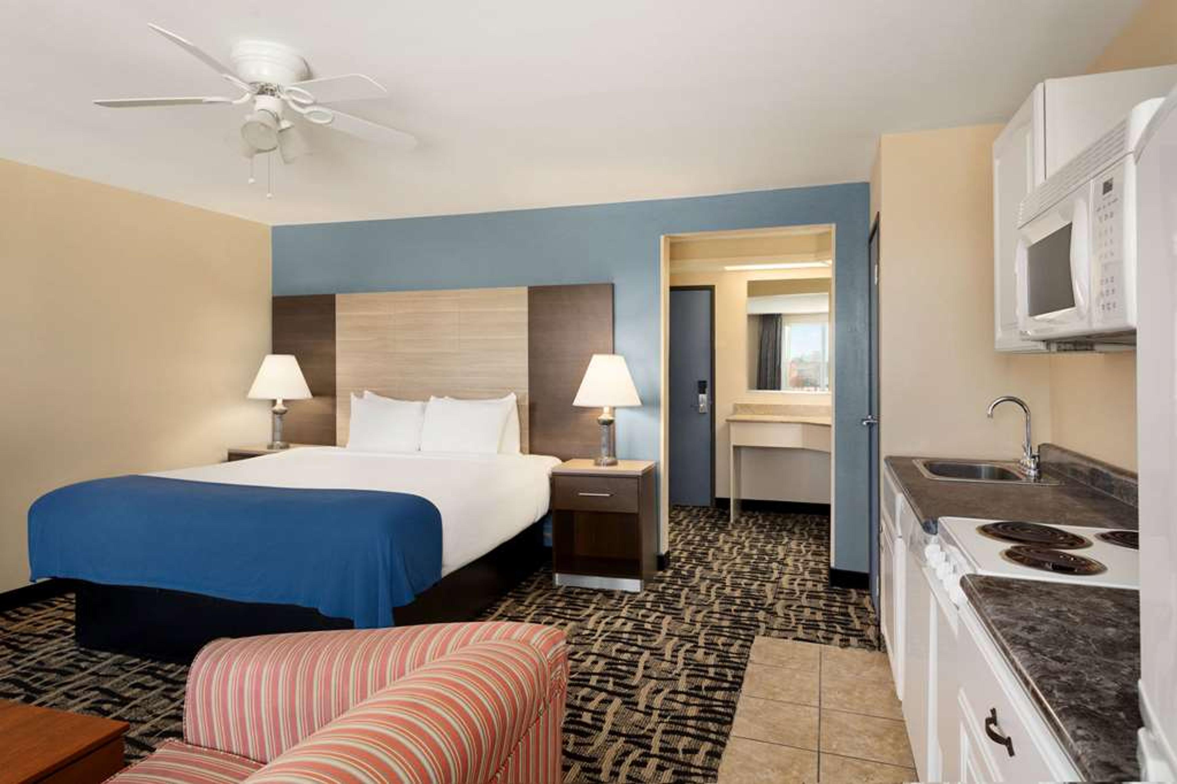 BAYMONT BY WYNDHAM FT. LEONARD/SAIN