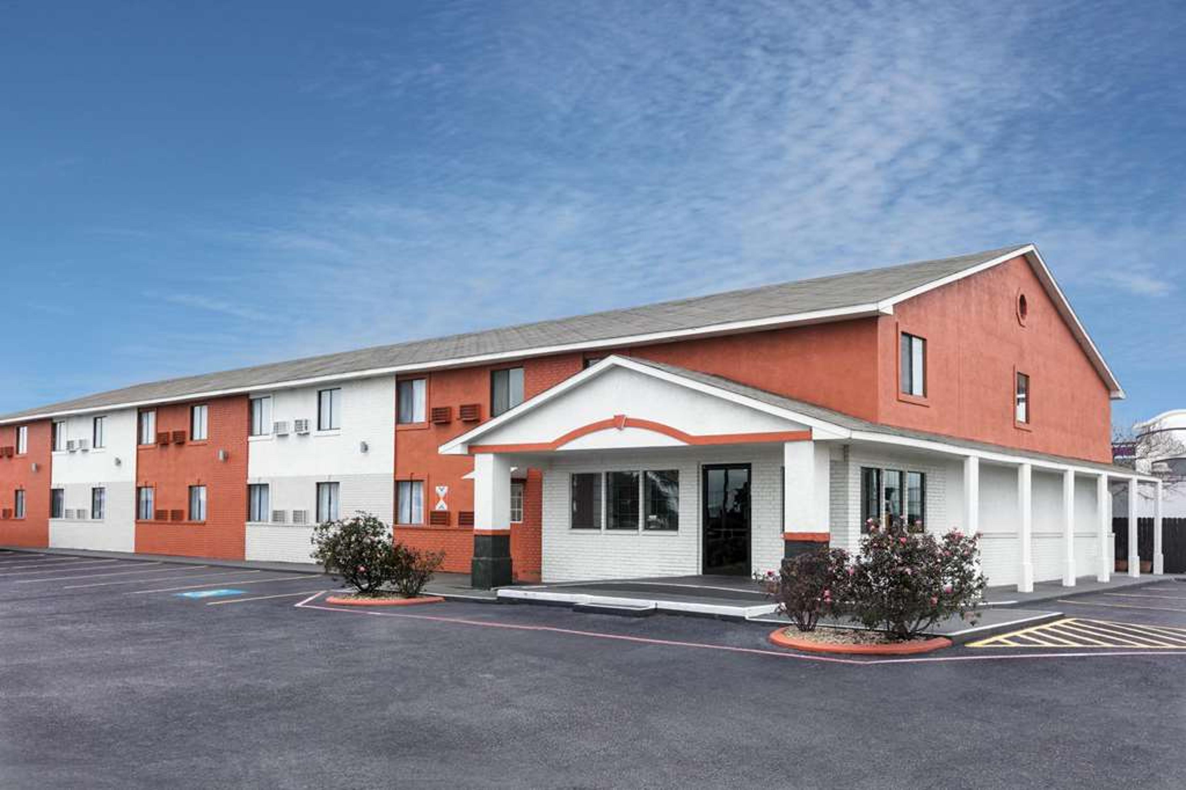 HOWARD JOHNSON NEW BRAUNFELS